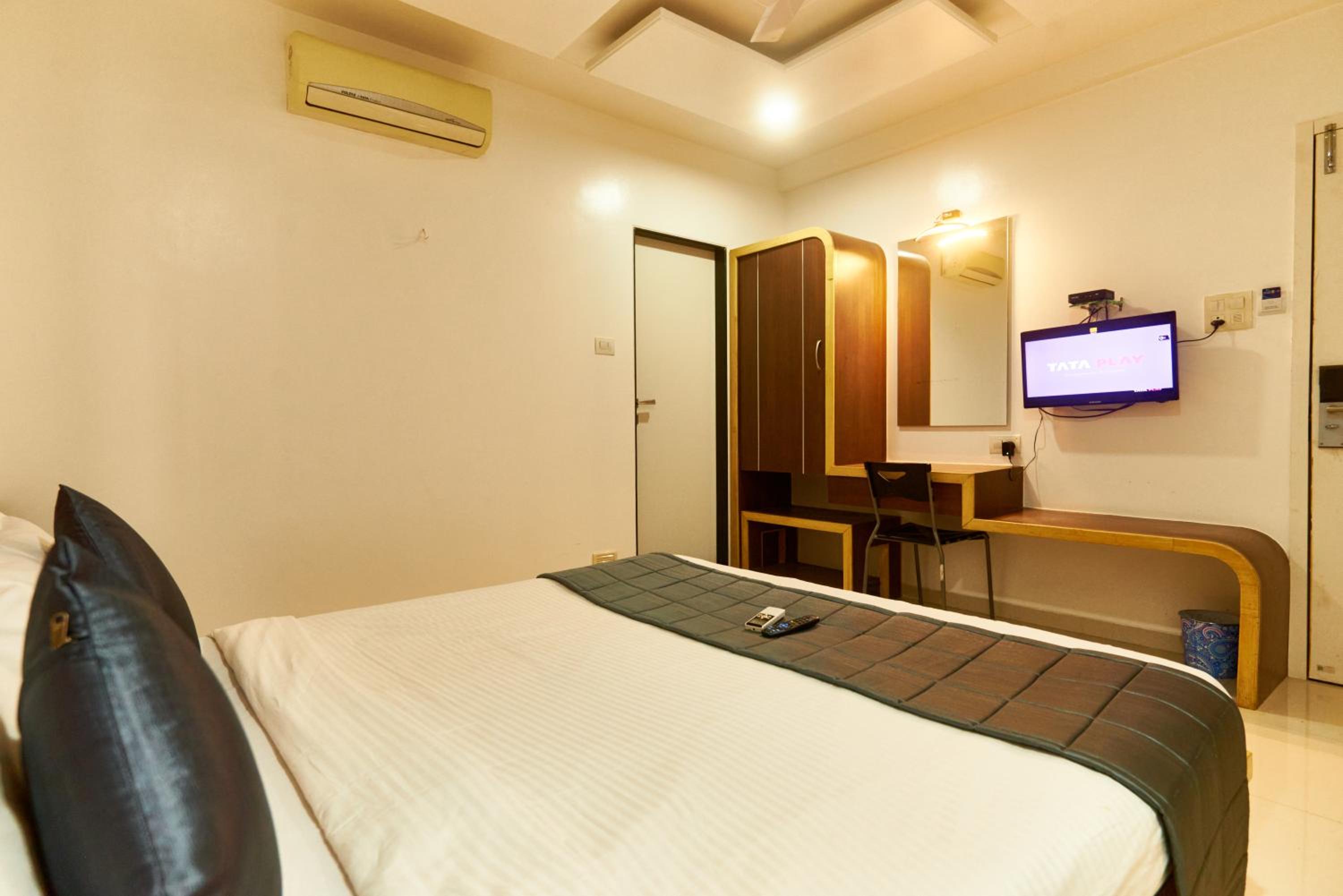 Deluxe Room - Photo 2