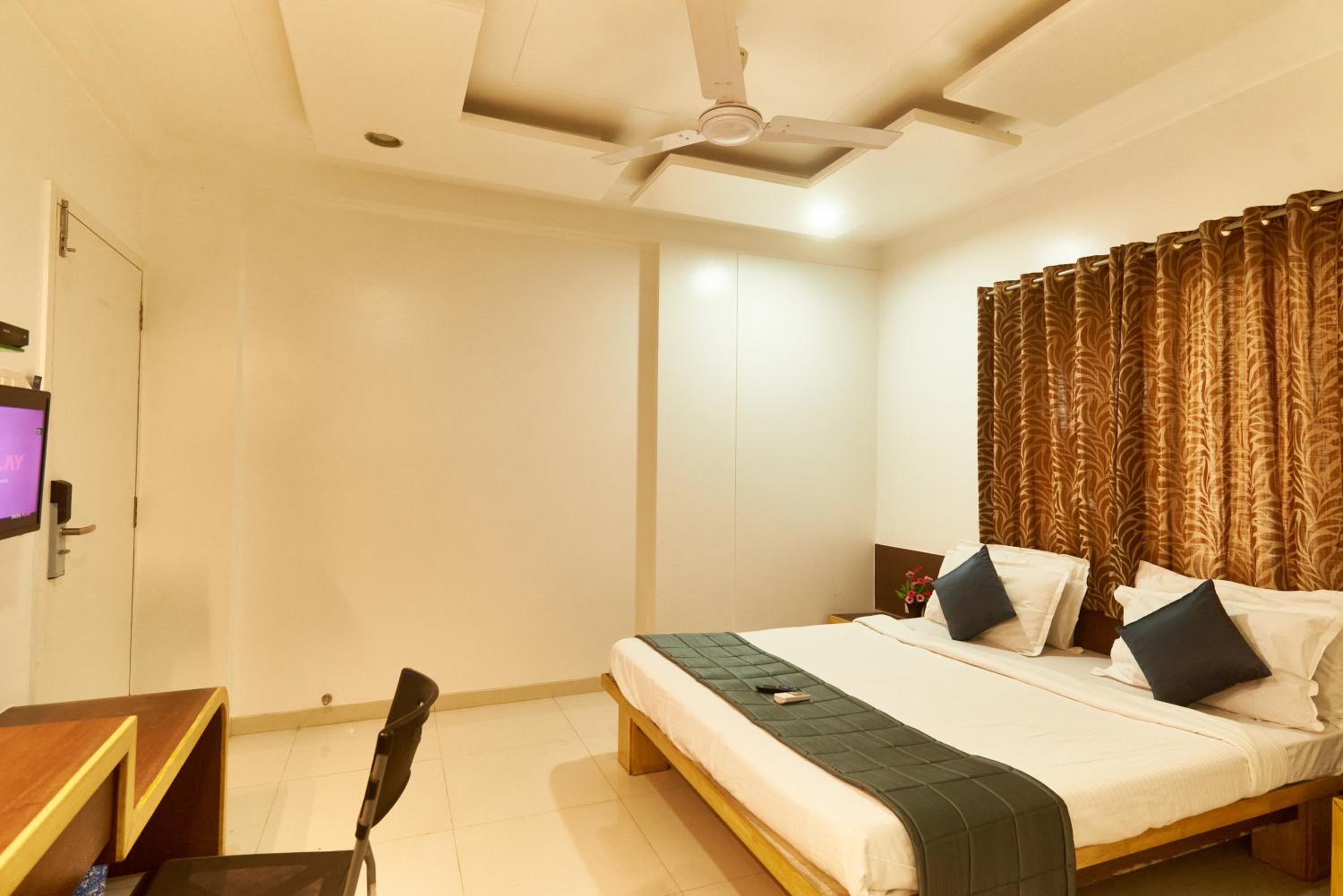 Deluxe Room - Photo 3