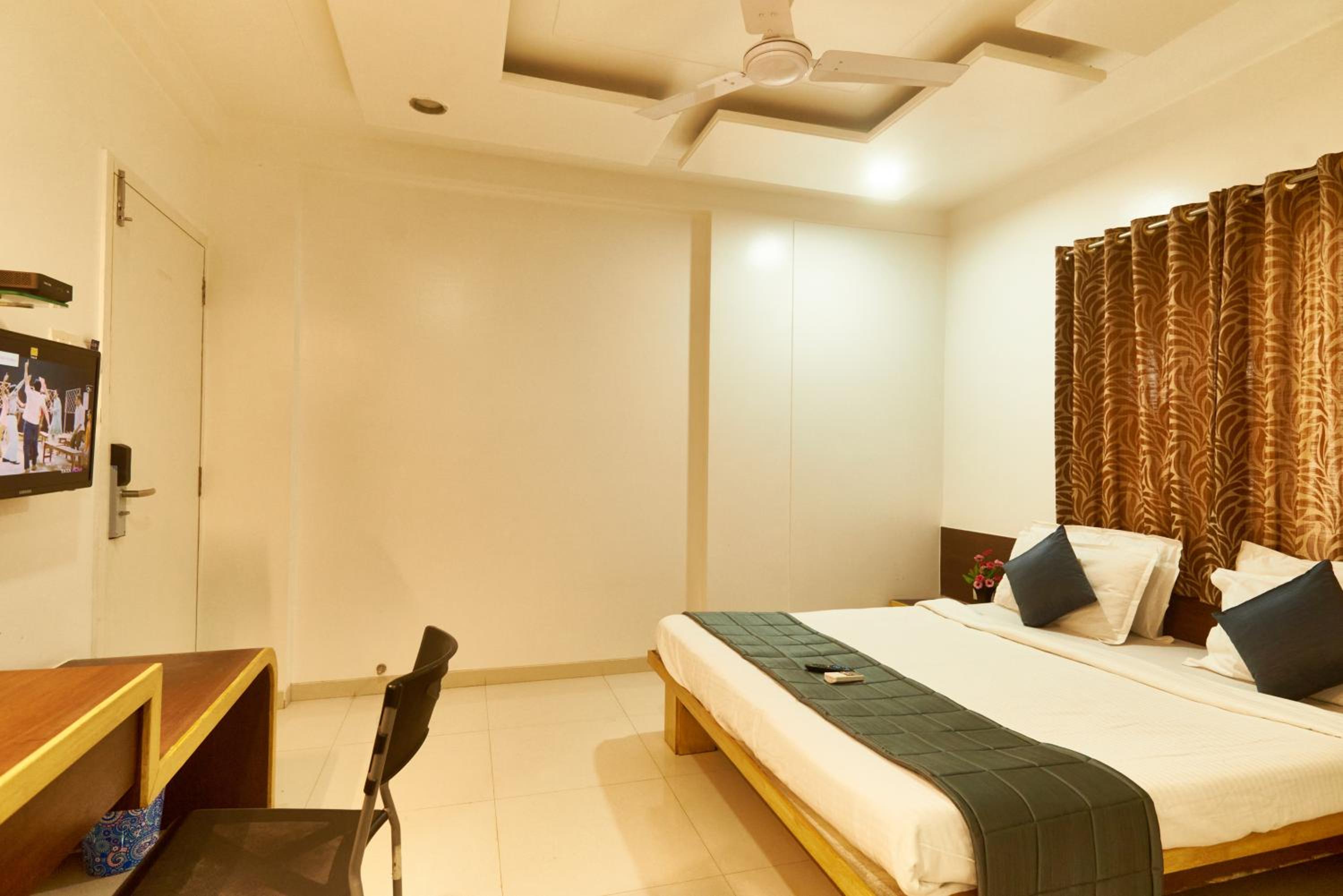 Deluxe Room - Photo 4