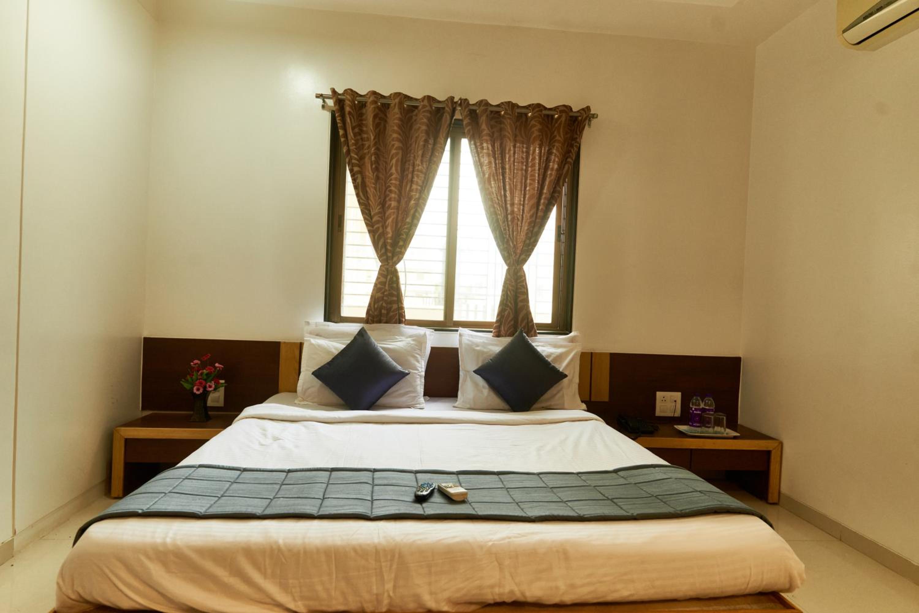 Deluxe Room - Photo 7