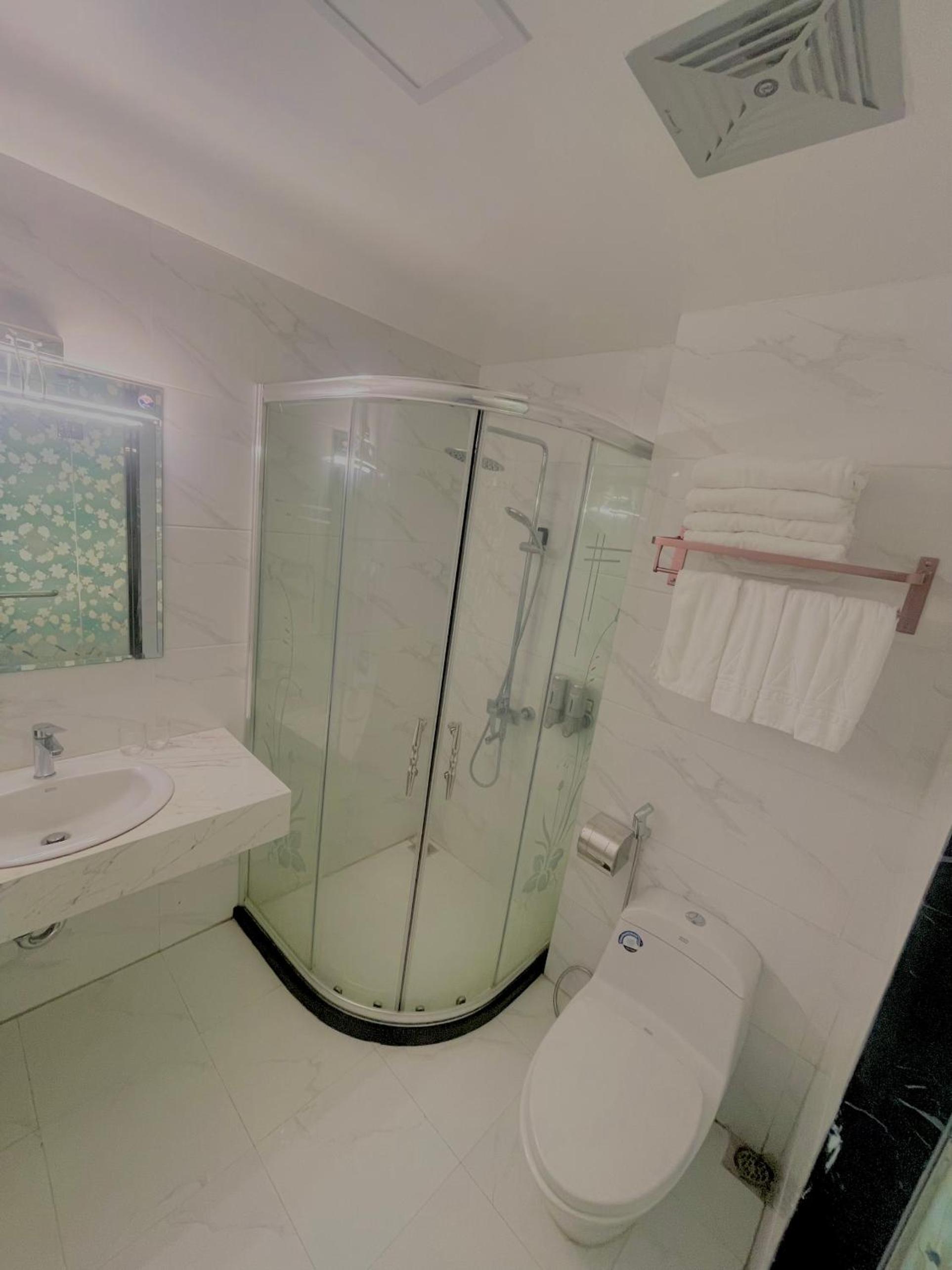 Deluxe Queen Room with Two Queen Beds photo 3