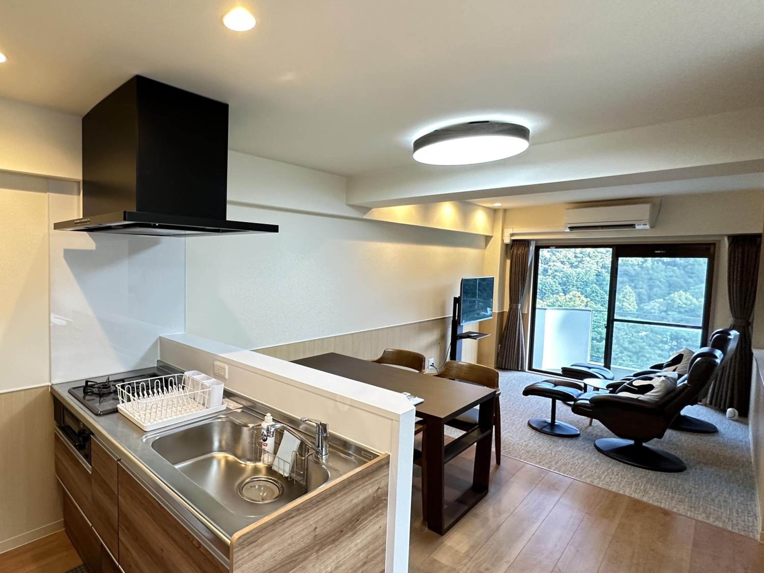 Standard Twin Room with Mountain View