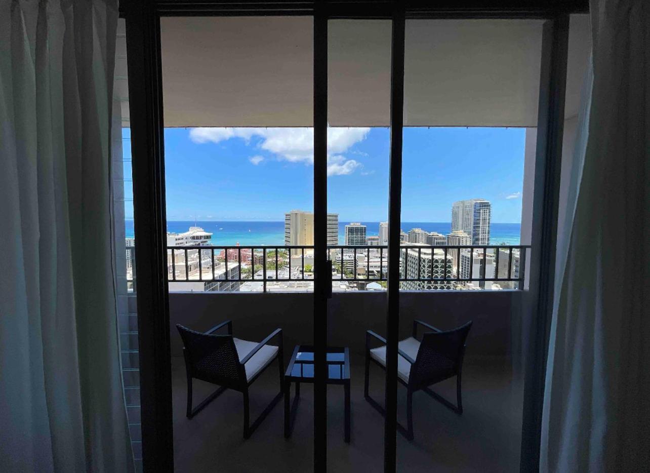 28th Floor Breathtaking Ocean View with a Kitchen-Free Parking-Corner Unit-King Bed: balcony & terrace photo