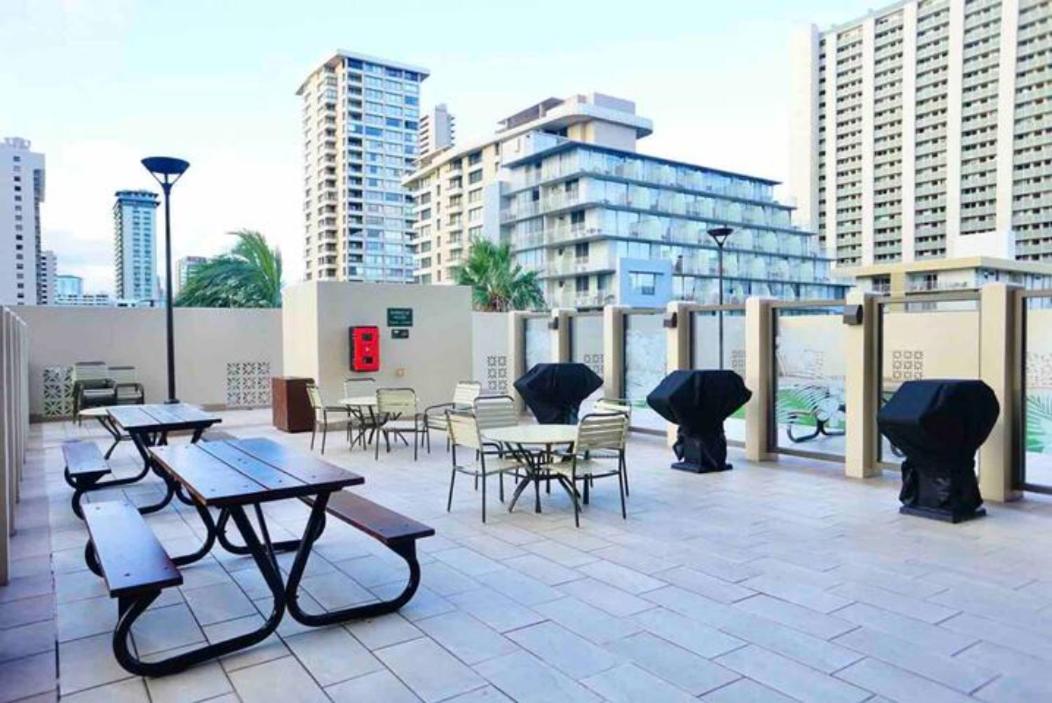 28th Floor Breathtaking Ocean View with a Kitchen-Free Parking-Corner Unit-King Bed: balcony & terrace photo