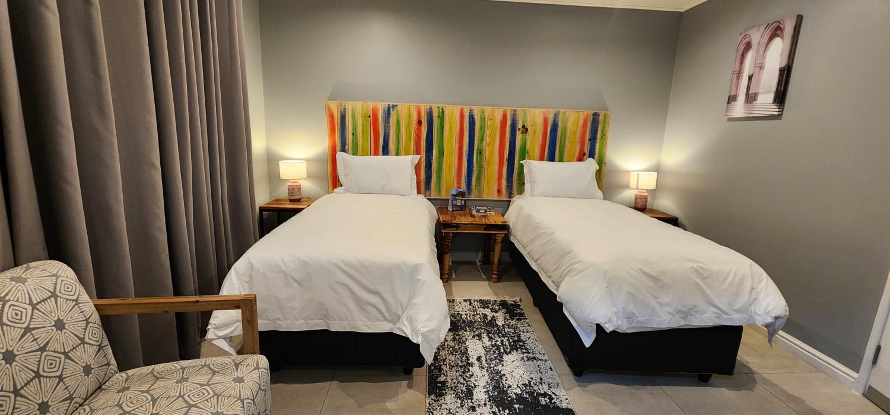 Basic Triple Room with Shared Bathroom photo 2