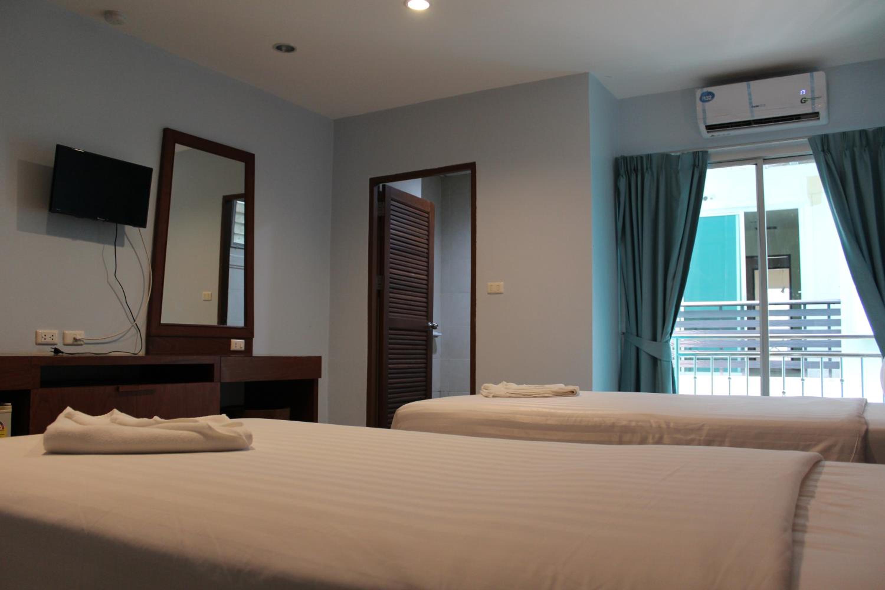 Economy Twin Room - Photo 1