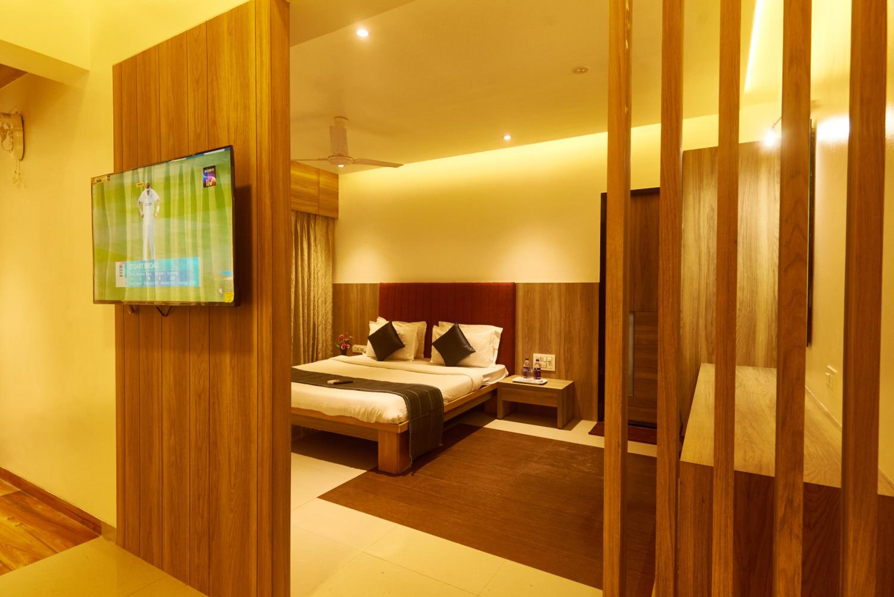 Suite - Photo 14