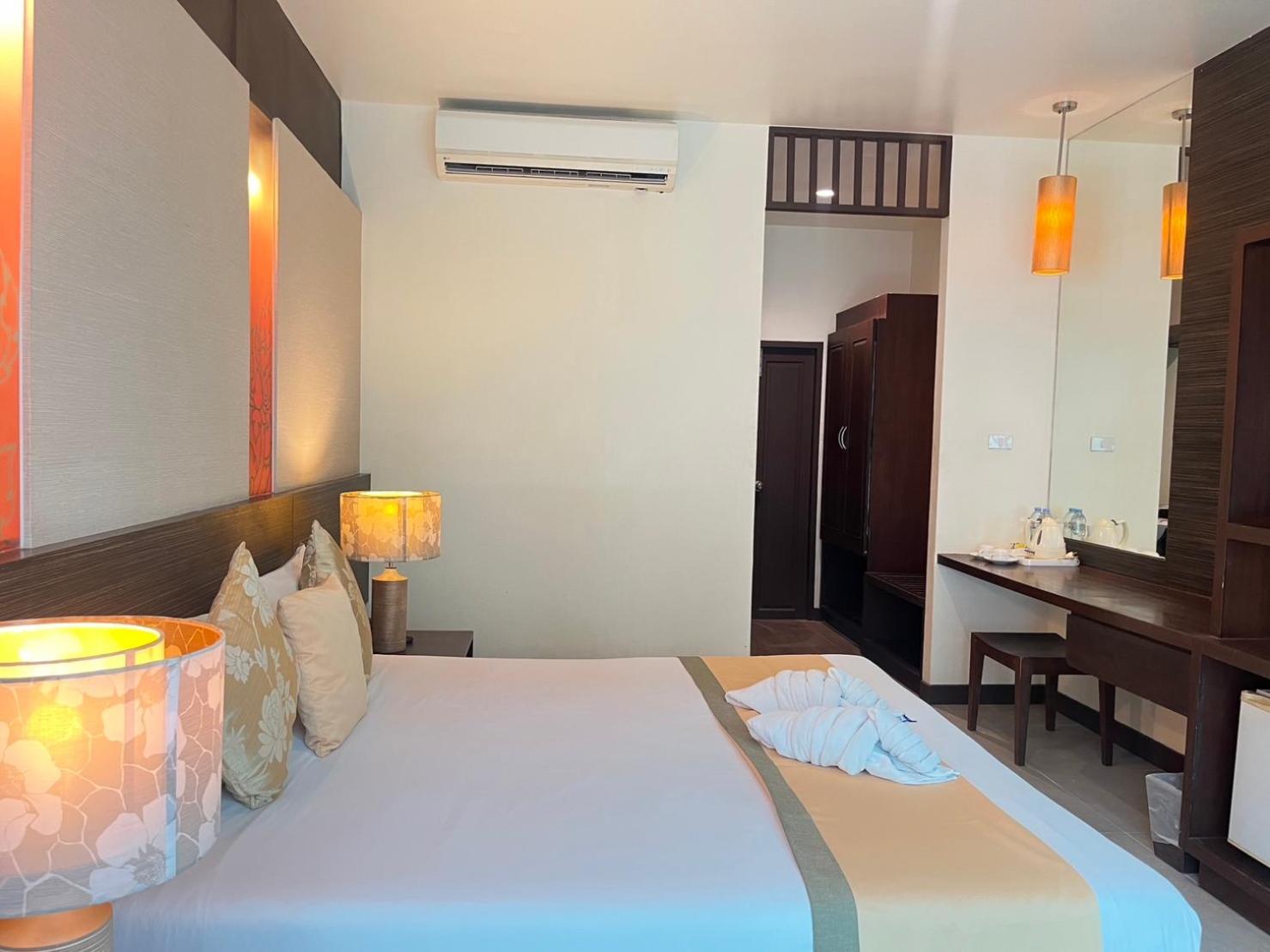 Courtyard Studio - Double Bed - Photo 11