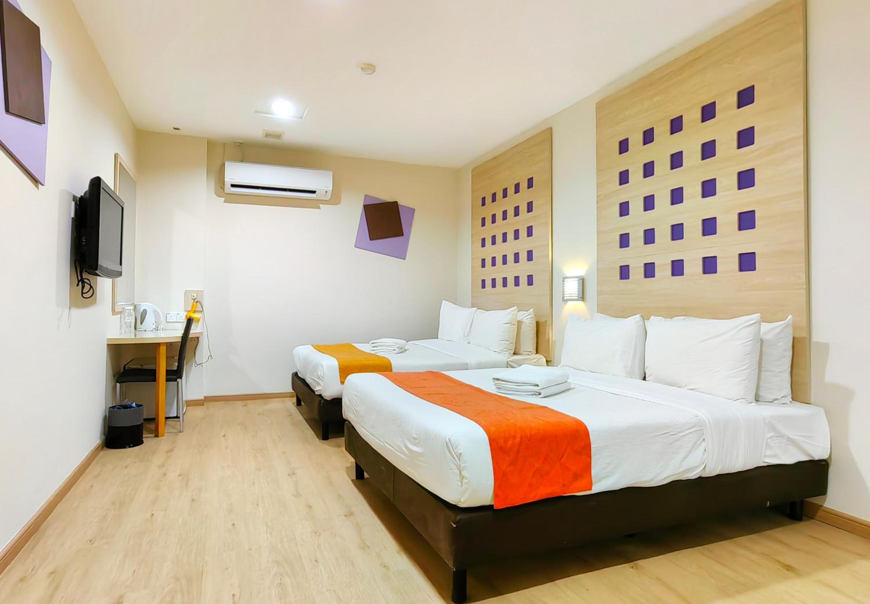 Deluxe Family Room (No window)