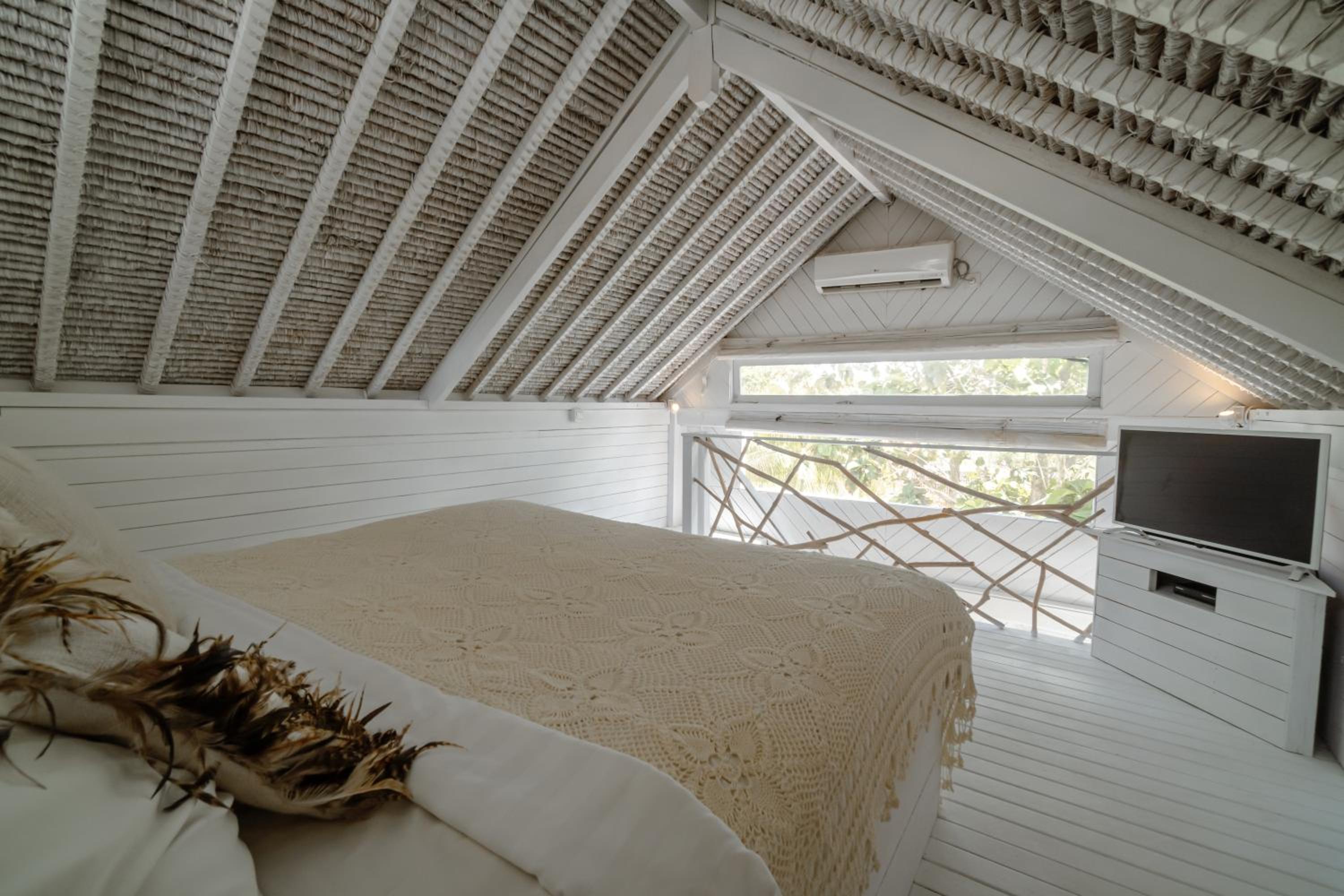Premier Mezzanine Bungalow  - Photo 11