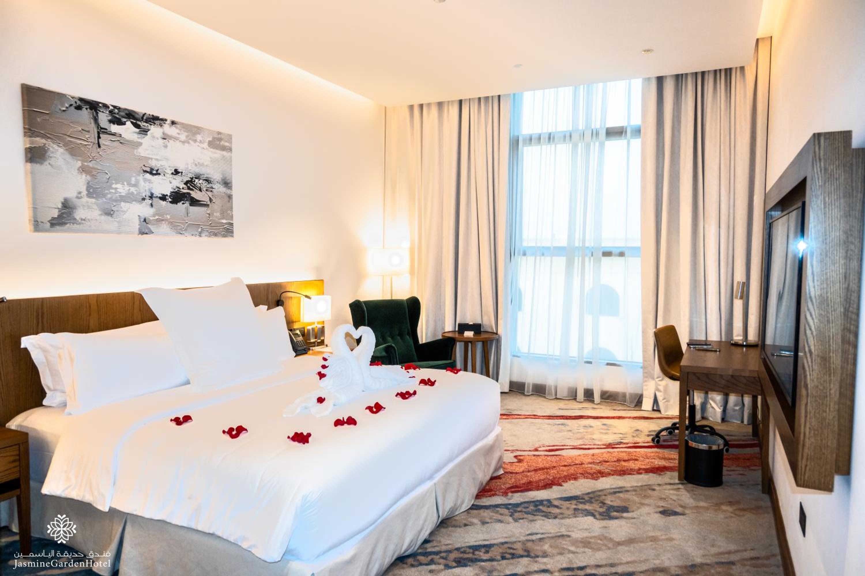 Deluxe King Room - Photo 2