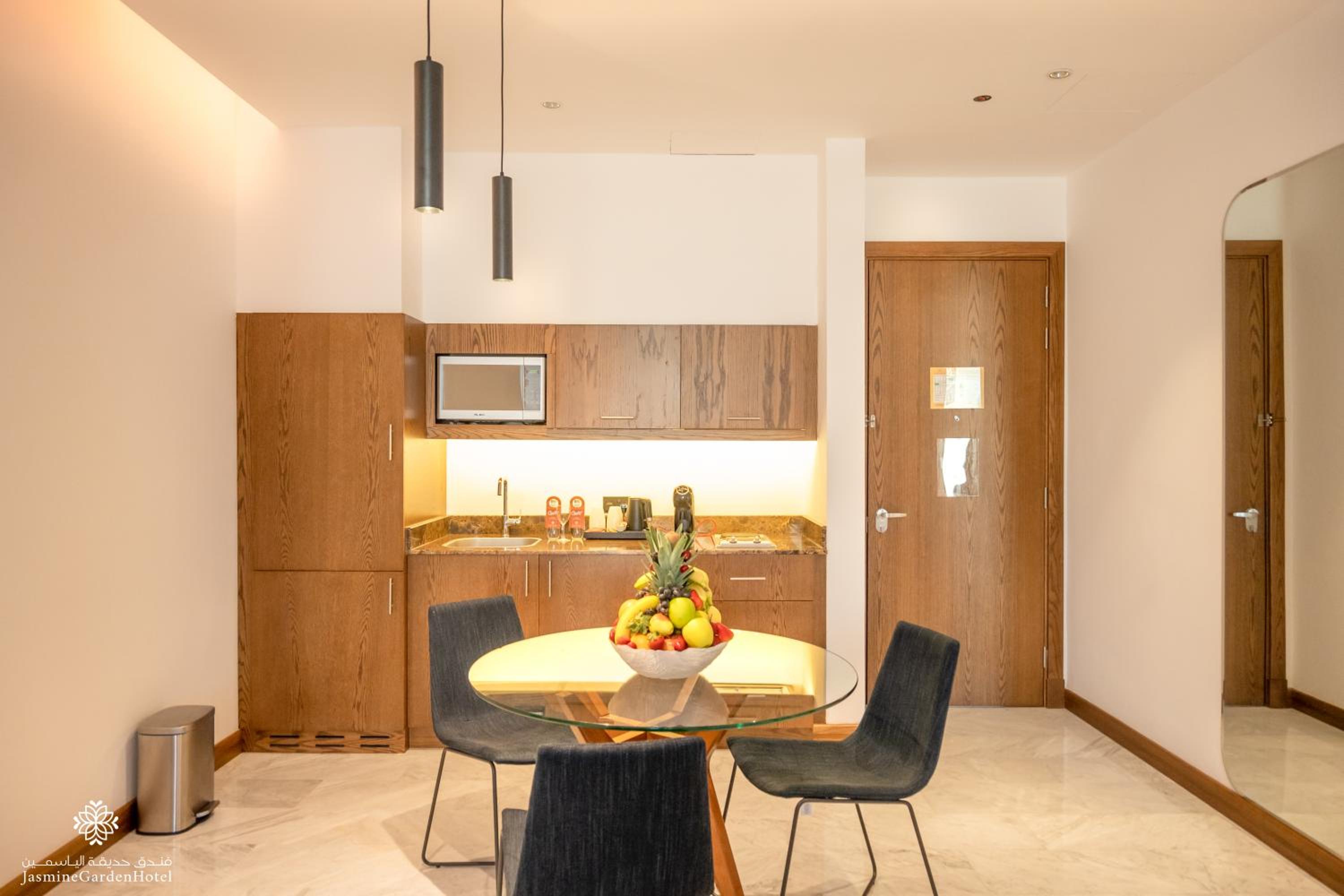 Executive Suite - Photo 8