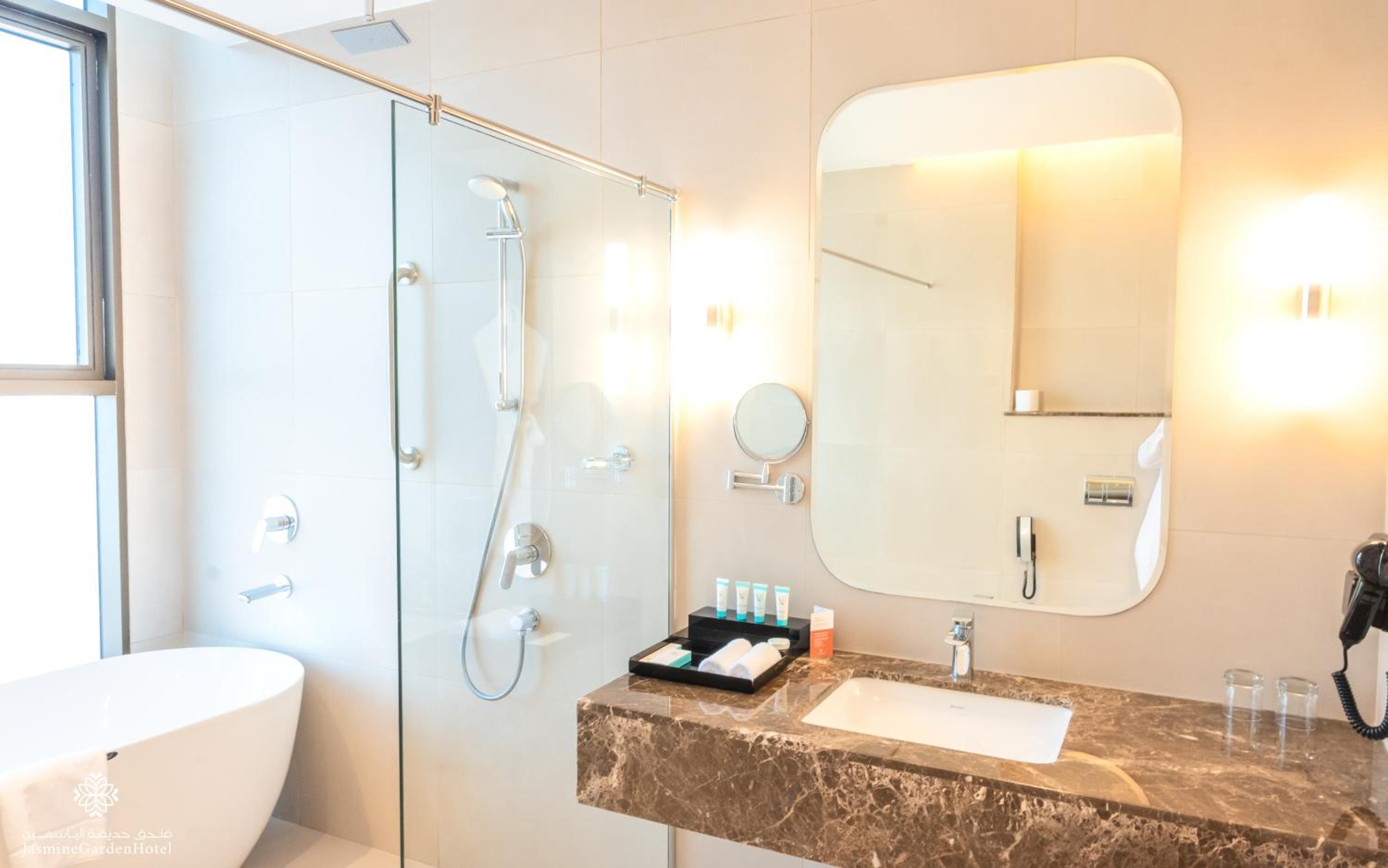 Executive Suite - Photo 5