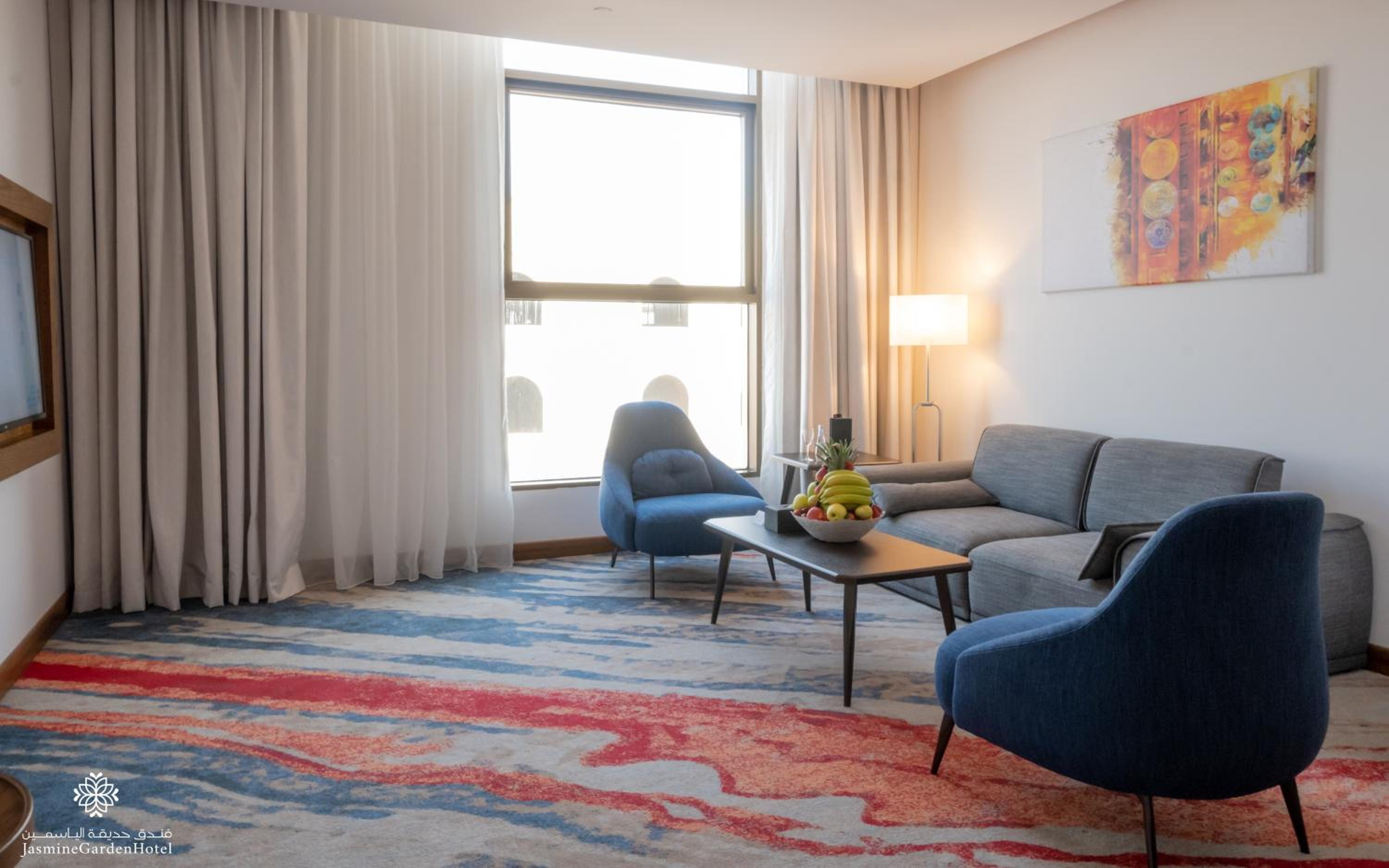 Executive Suite - Photo 9
