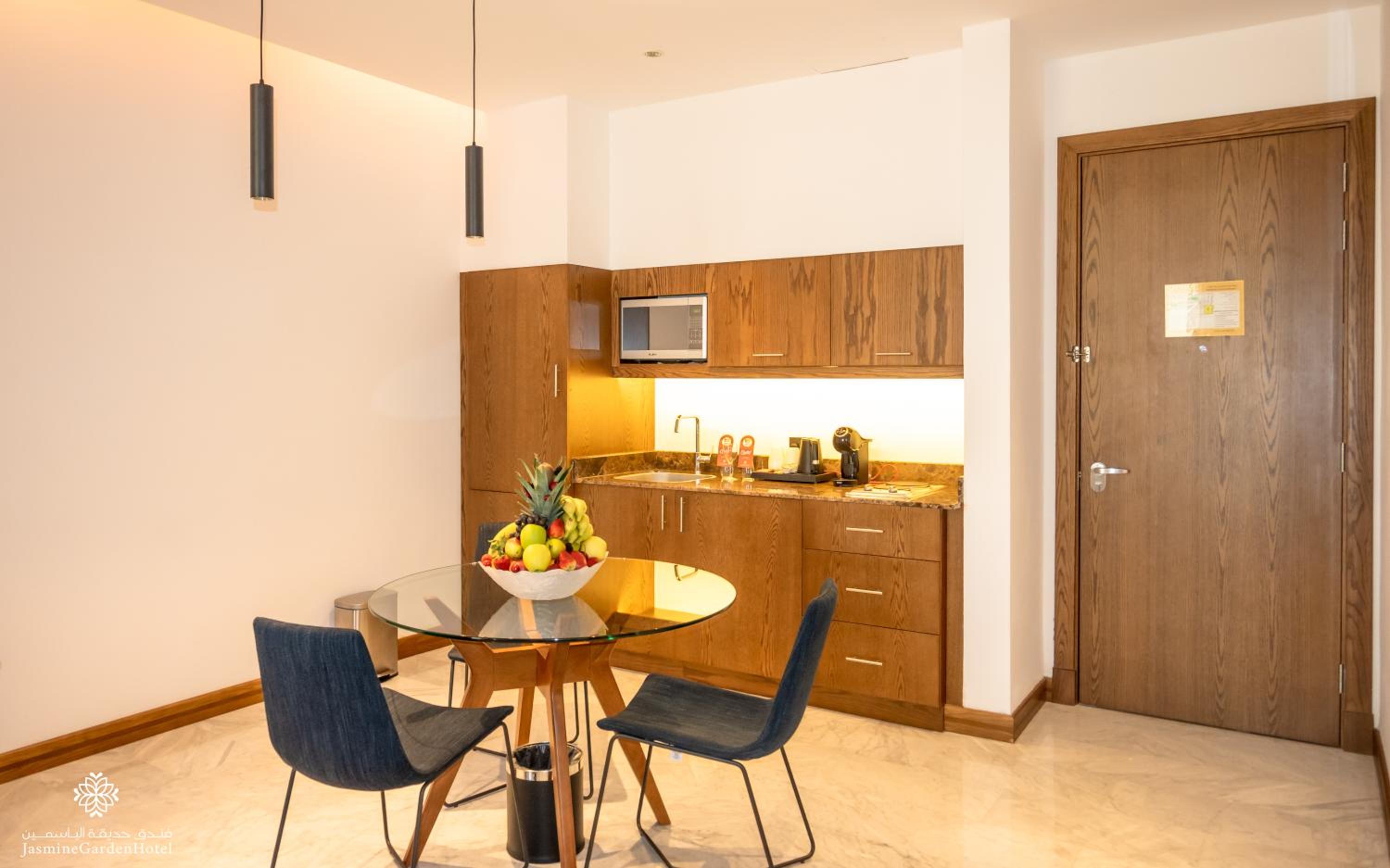Executive Suite - Photo 10