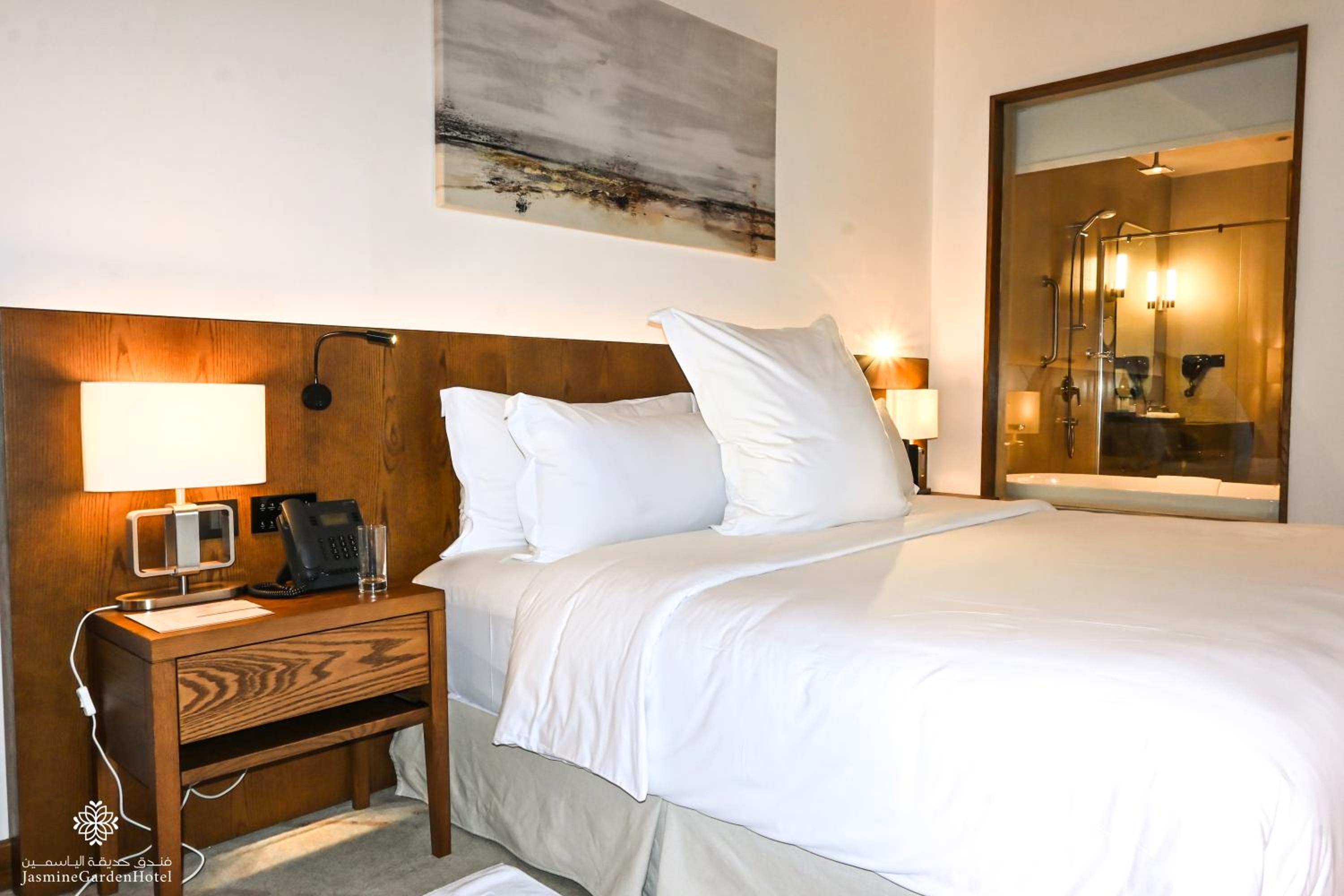 Deluxe King Room - Photo 5