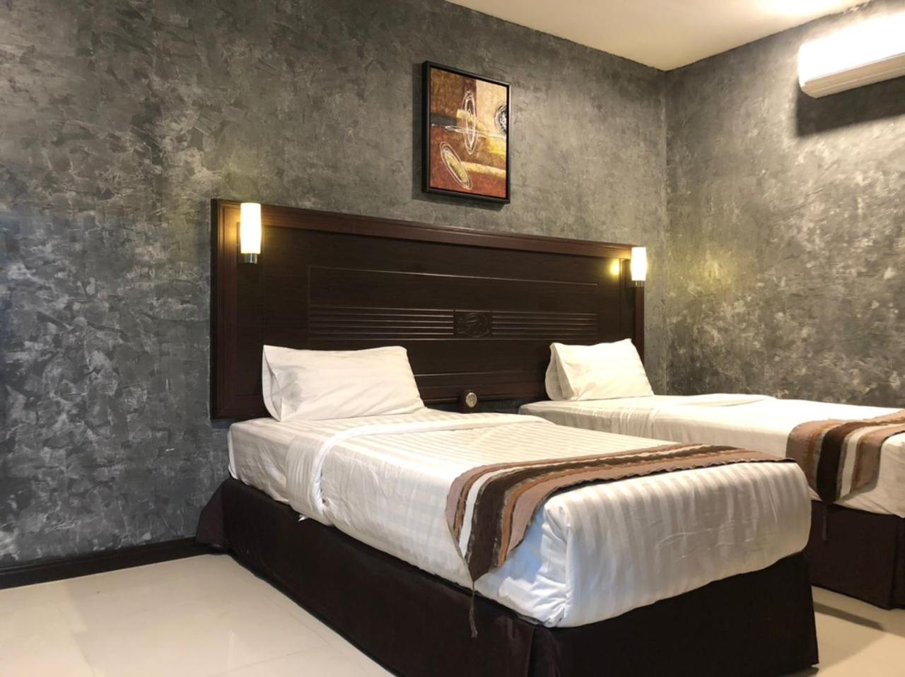 Standard Twin Room - Photo 5
