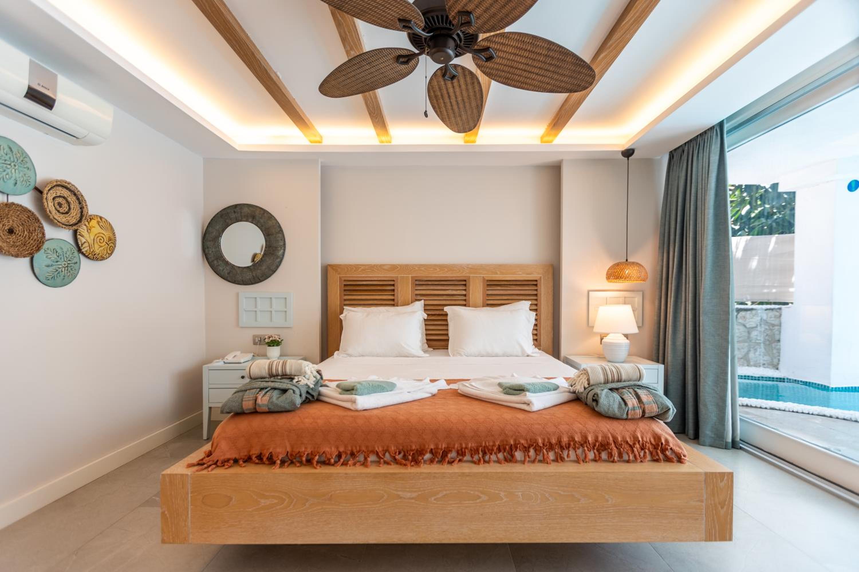 Suite with Private Pool - Photo 39