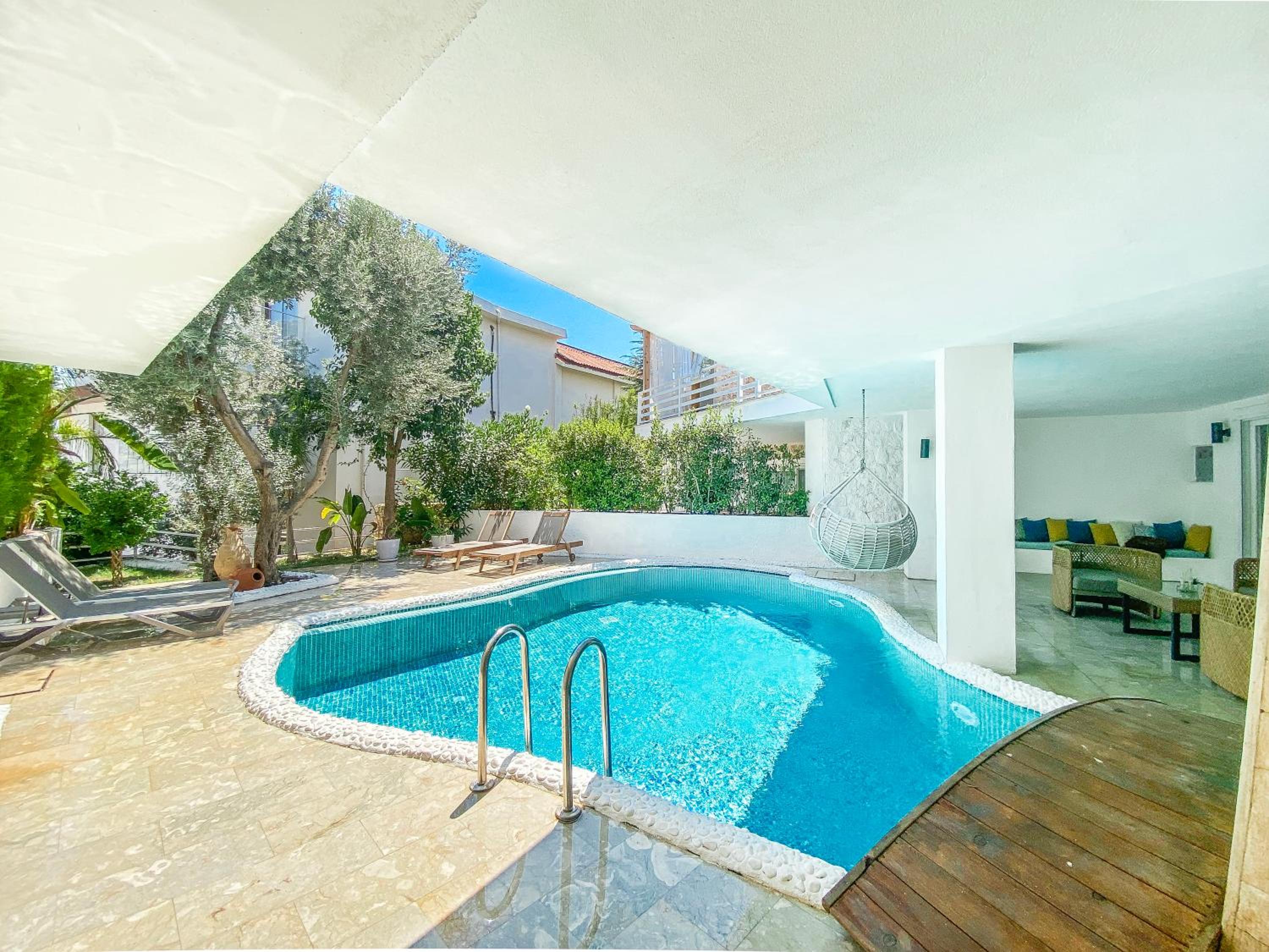Suite with Private Pool - Photo 31