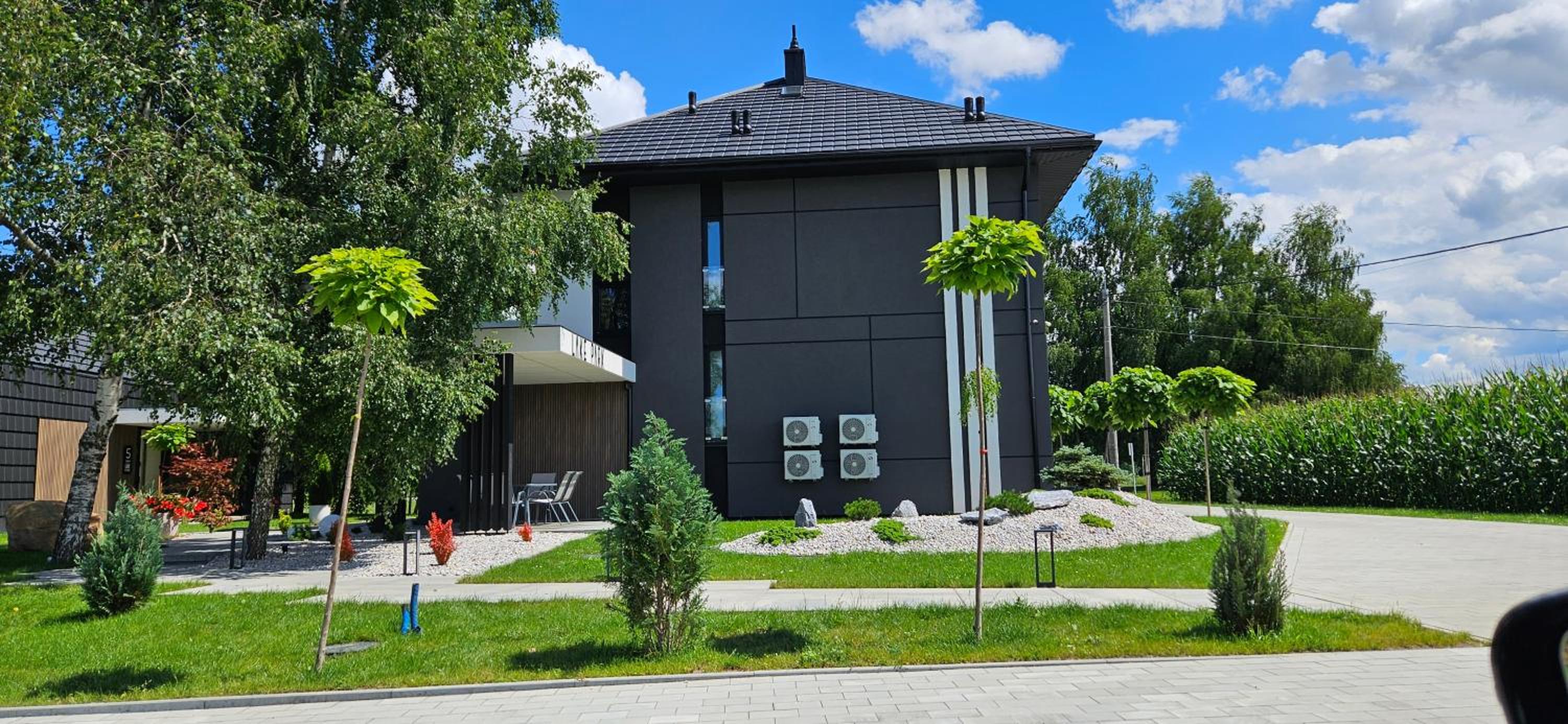 Apartment with Balcony - Photo 15
