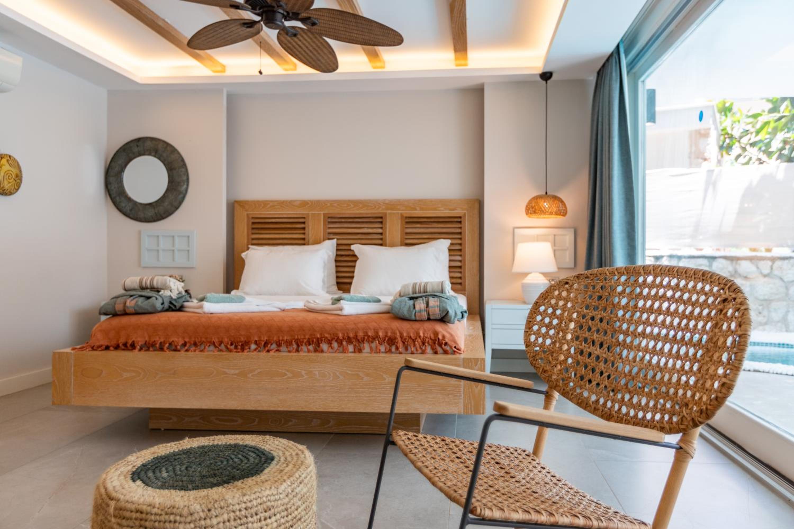 Suite with Private Pool - Photo 36
