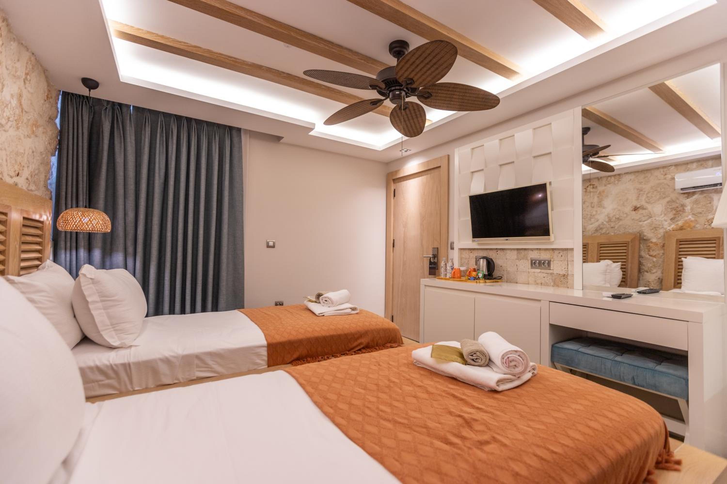 Suite with Private Pool - Photo 26