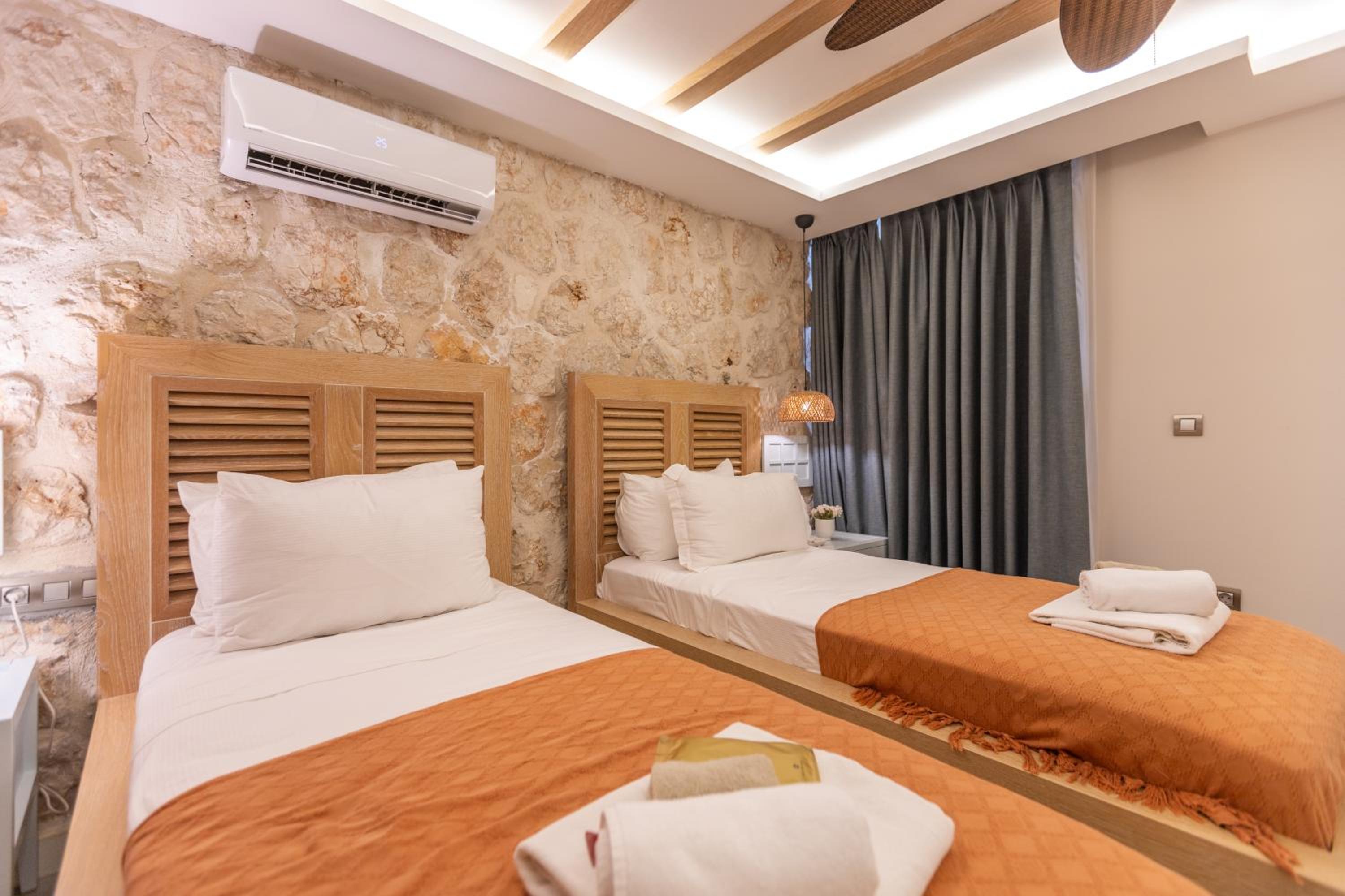 Suite with Private Pool - Photo 28