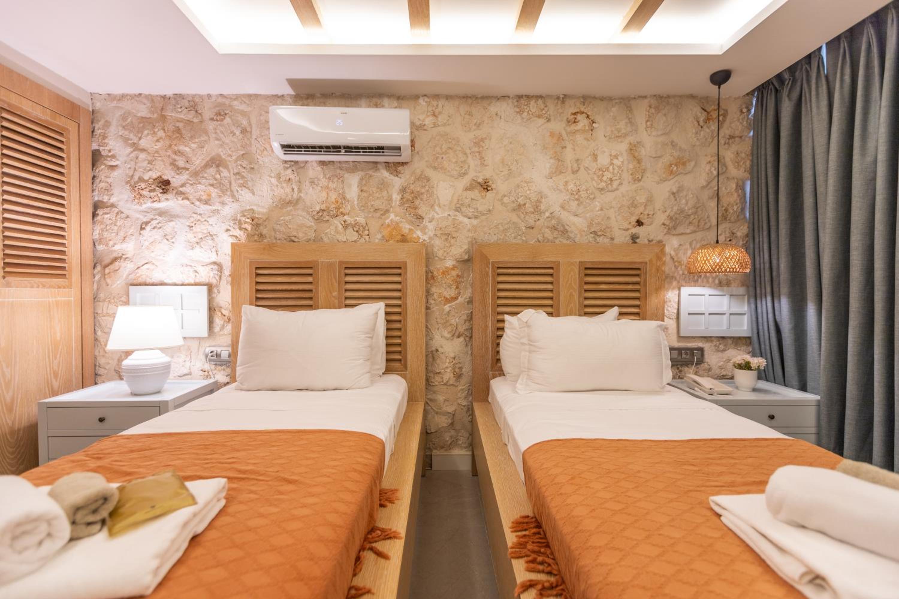 Suite with Private Pool - Photo 25