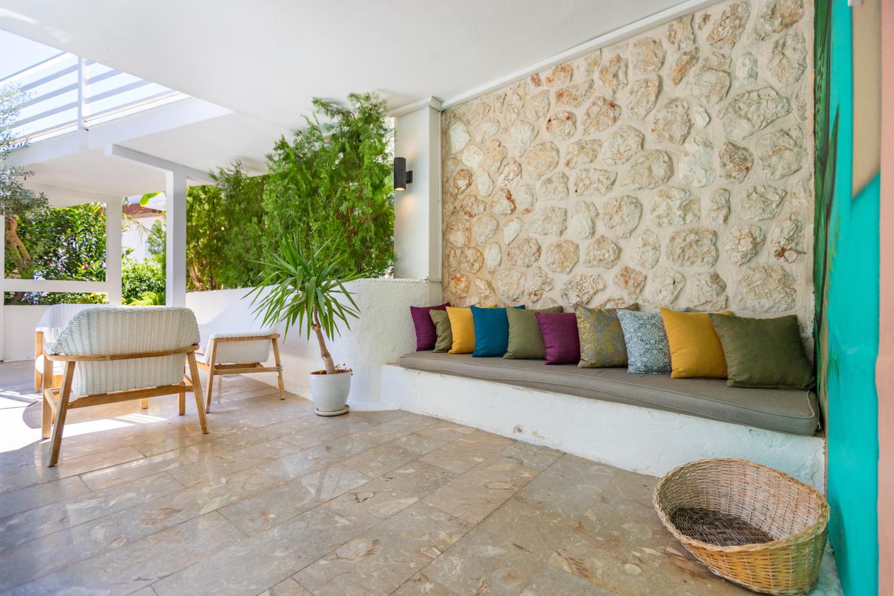 Suite with Private Pool - Photo 21