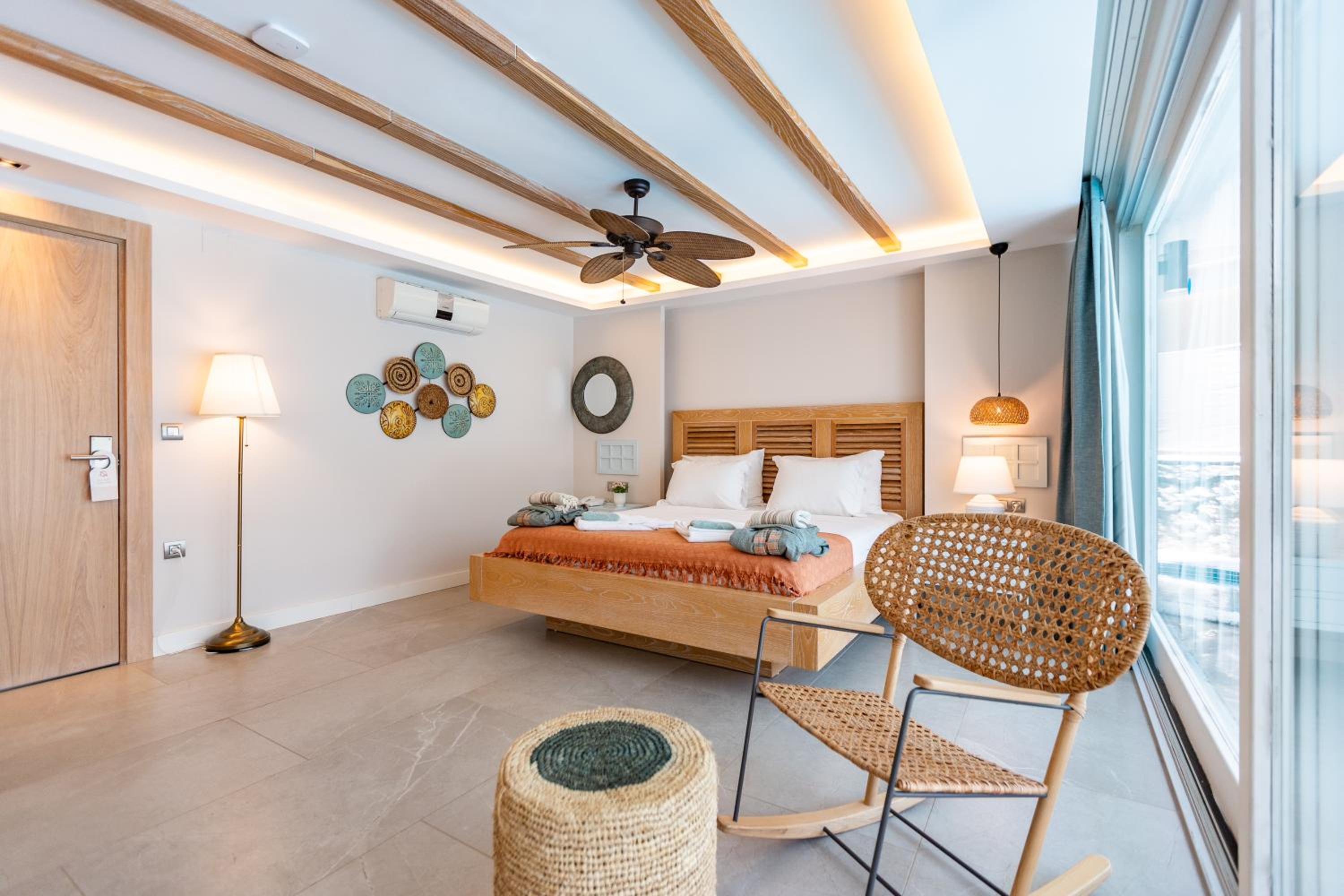 Suite with Private Pool - Photo 38
