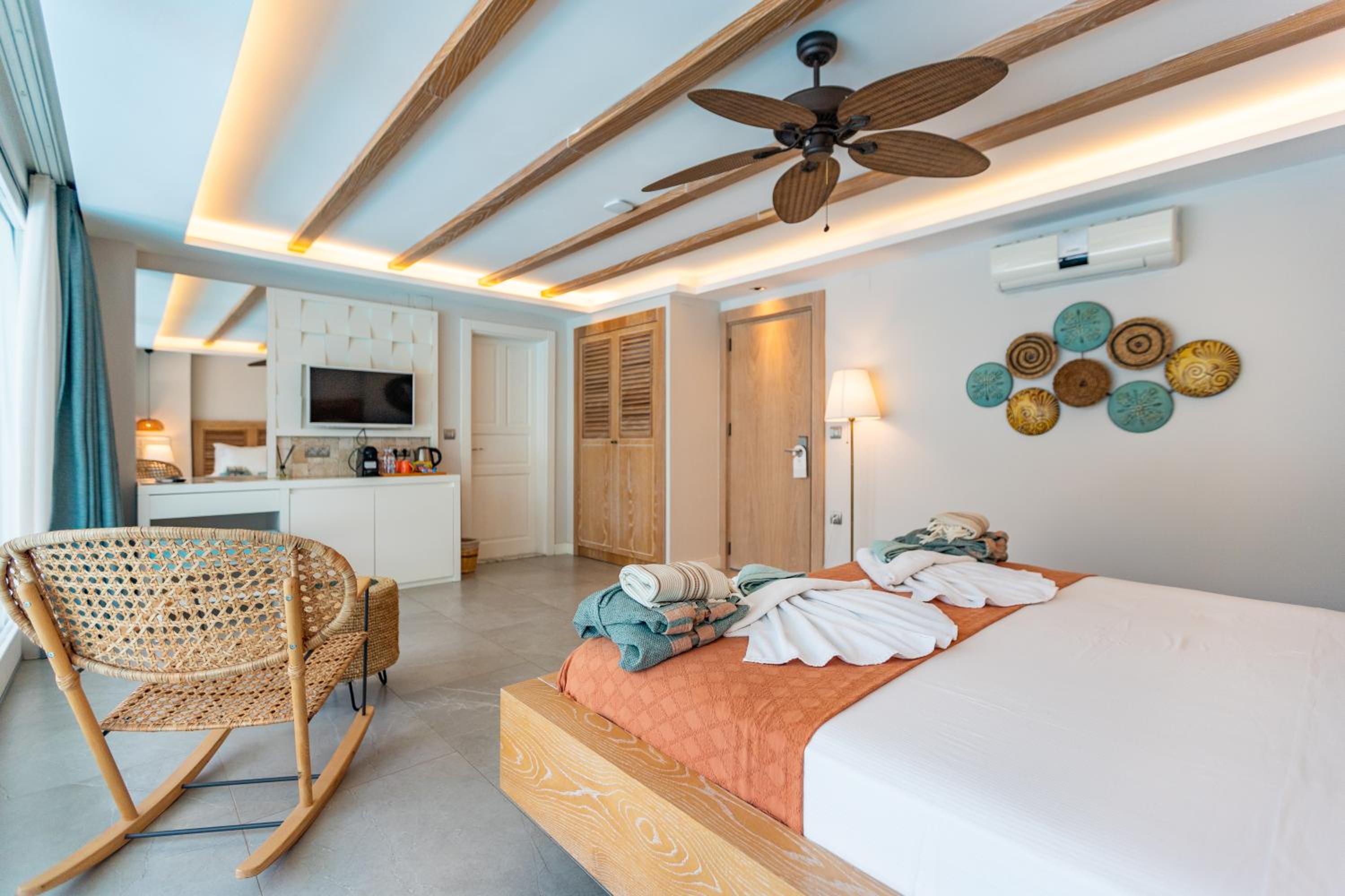 Suite with Private Pool - Photo 40