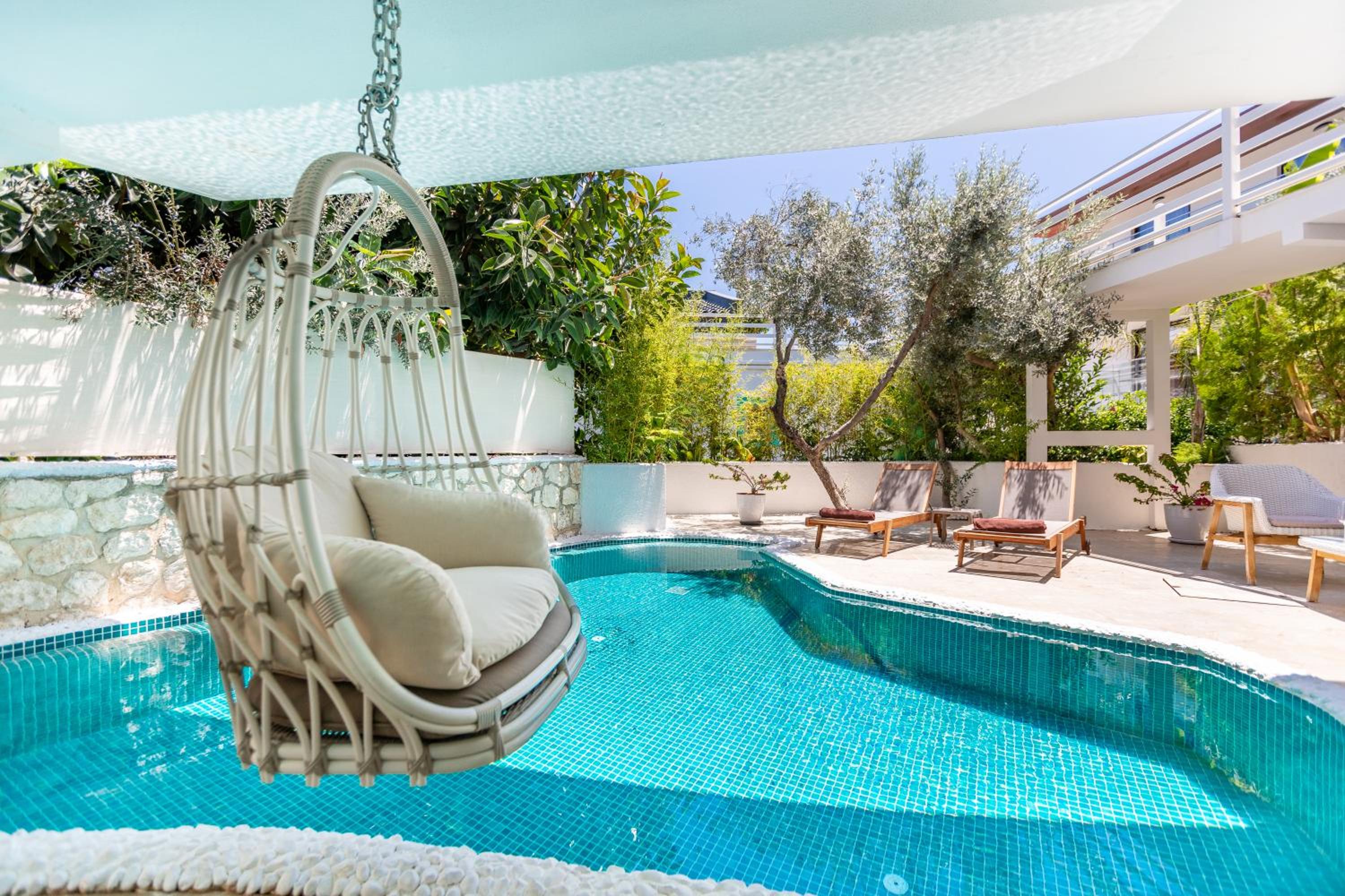 Suite with Private Pool - Photo 5