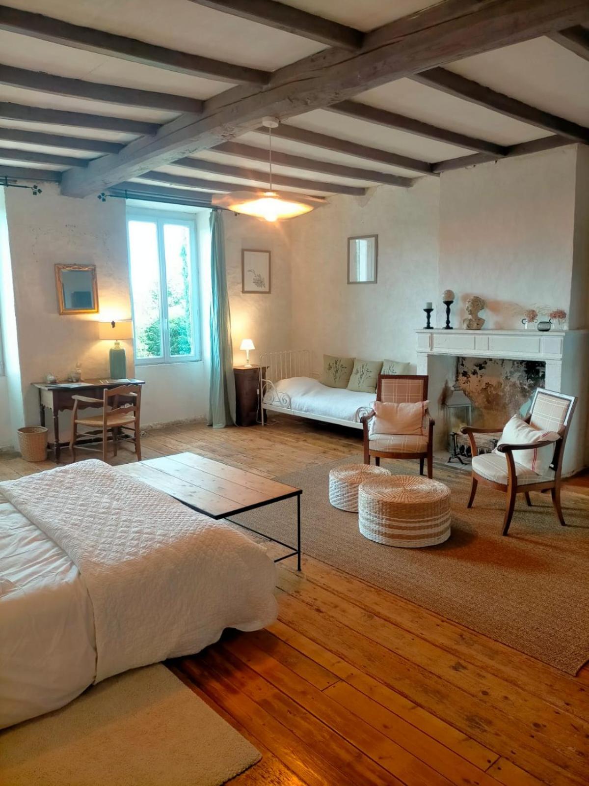 Double Room with Garden View - Photo 3