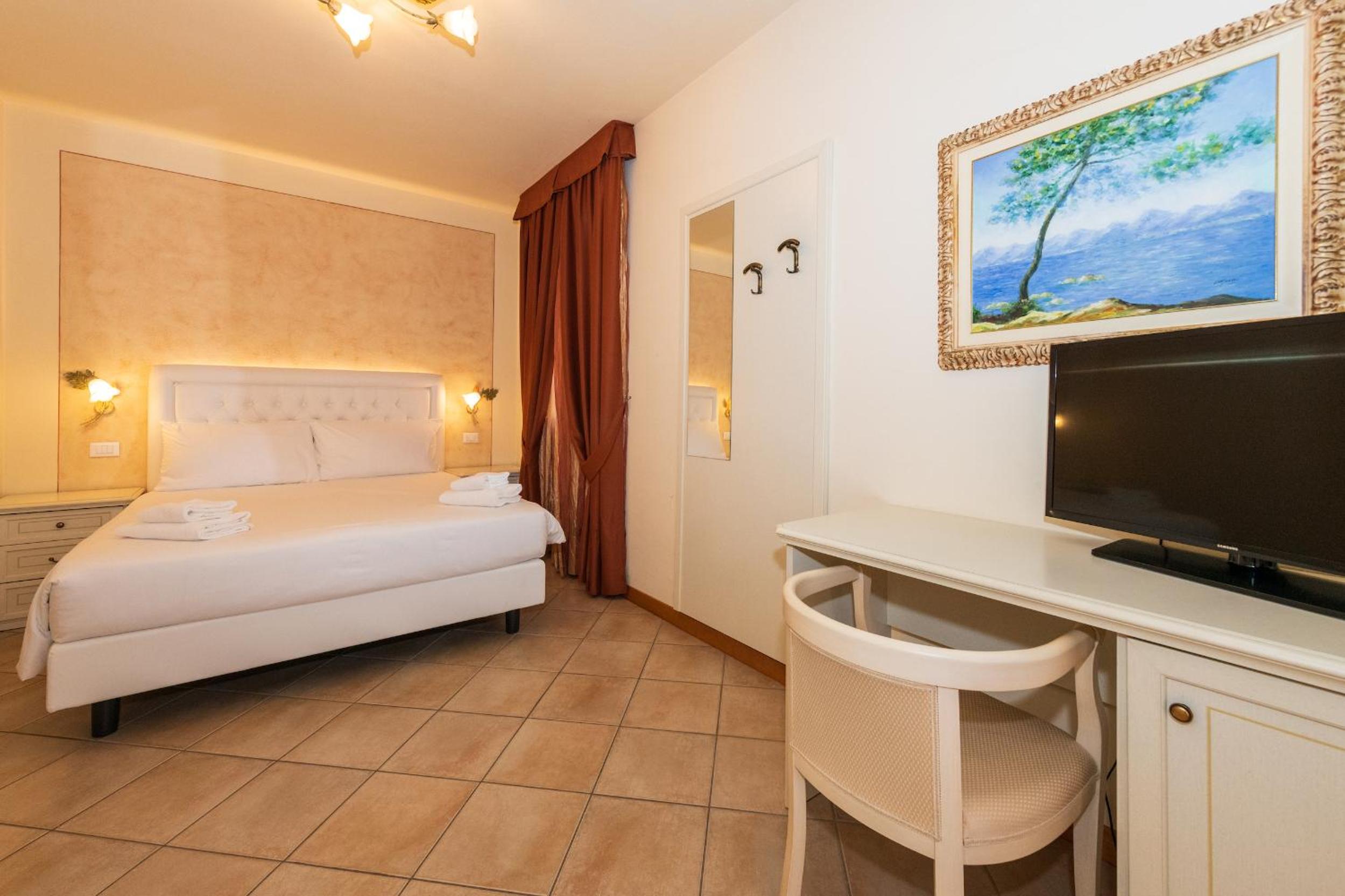 Superior One-Bedroom Apartment with Balcony
