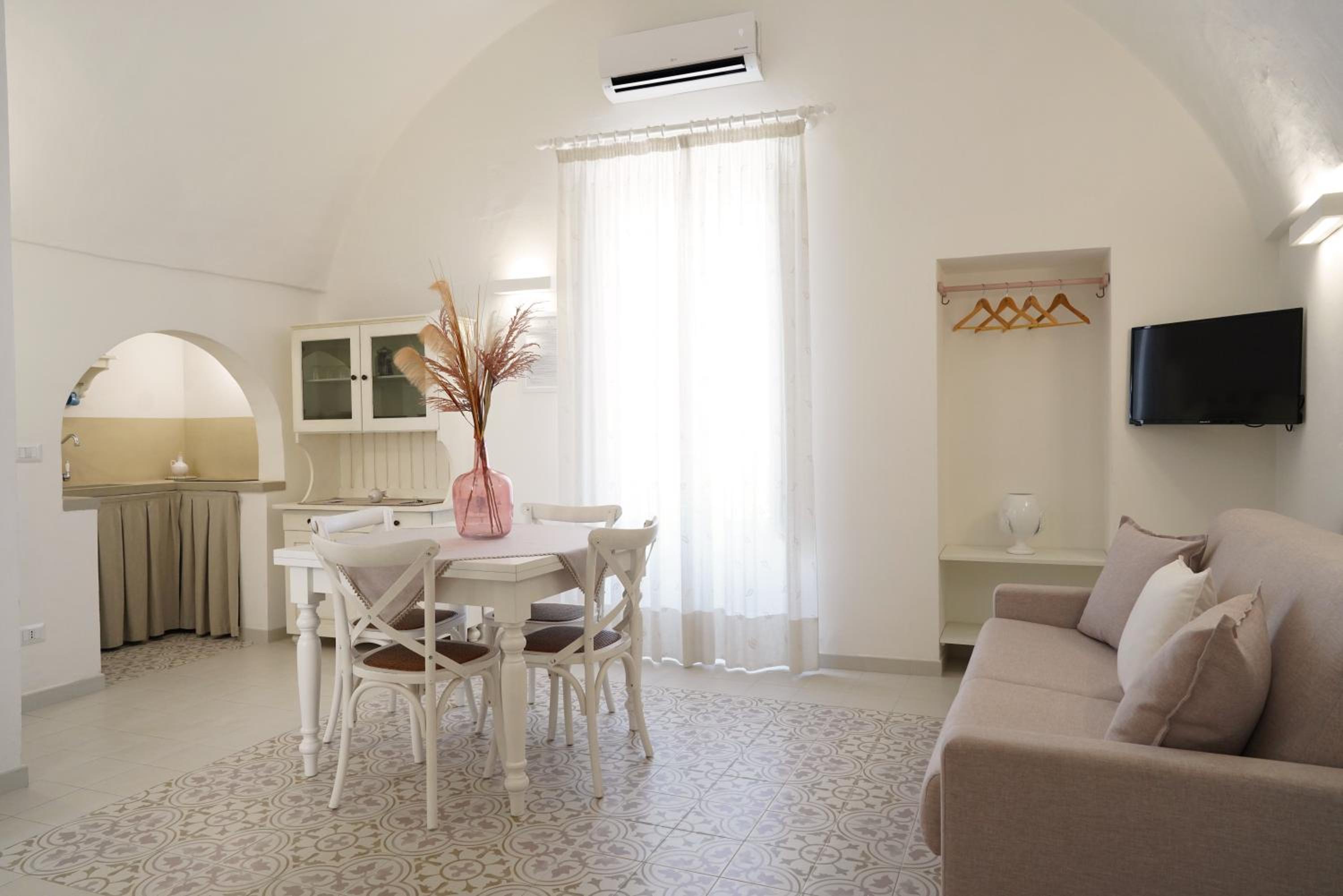 One-Bedroom House photo 2