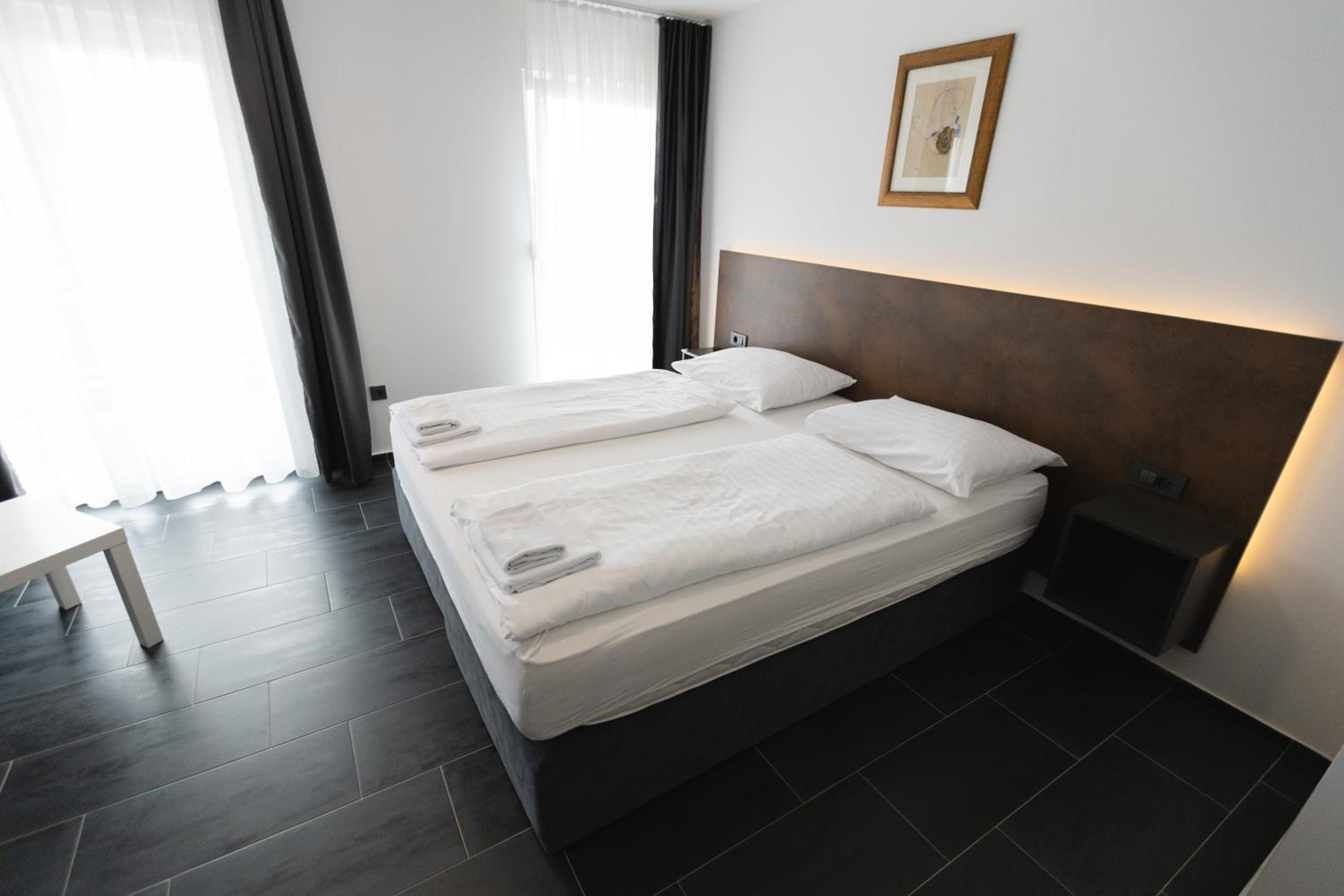 Family Suite with Balcony - Photo 13