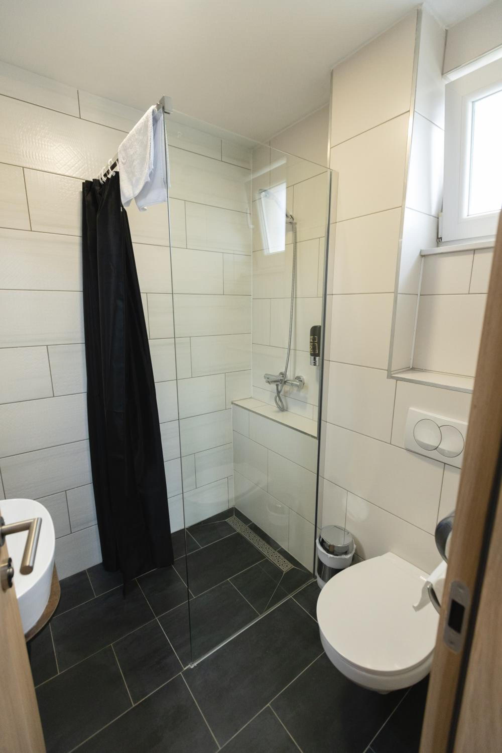 Family Suite with Balcony - Photo 11