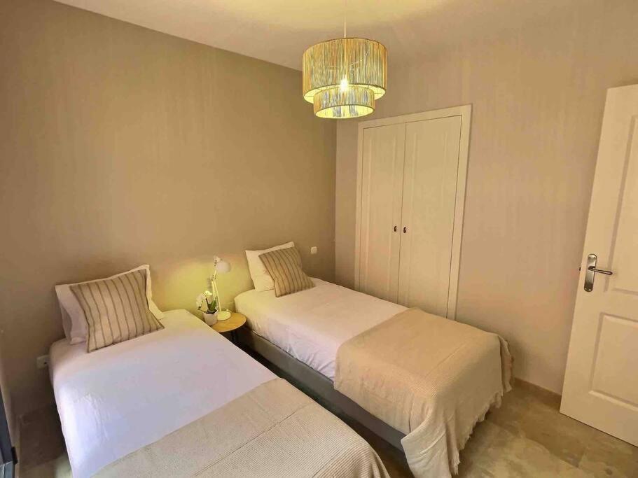 Two-Bedroom Apartment with Balcony and Sea View photo 2