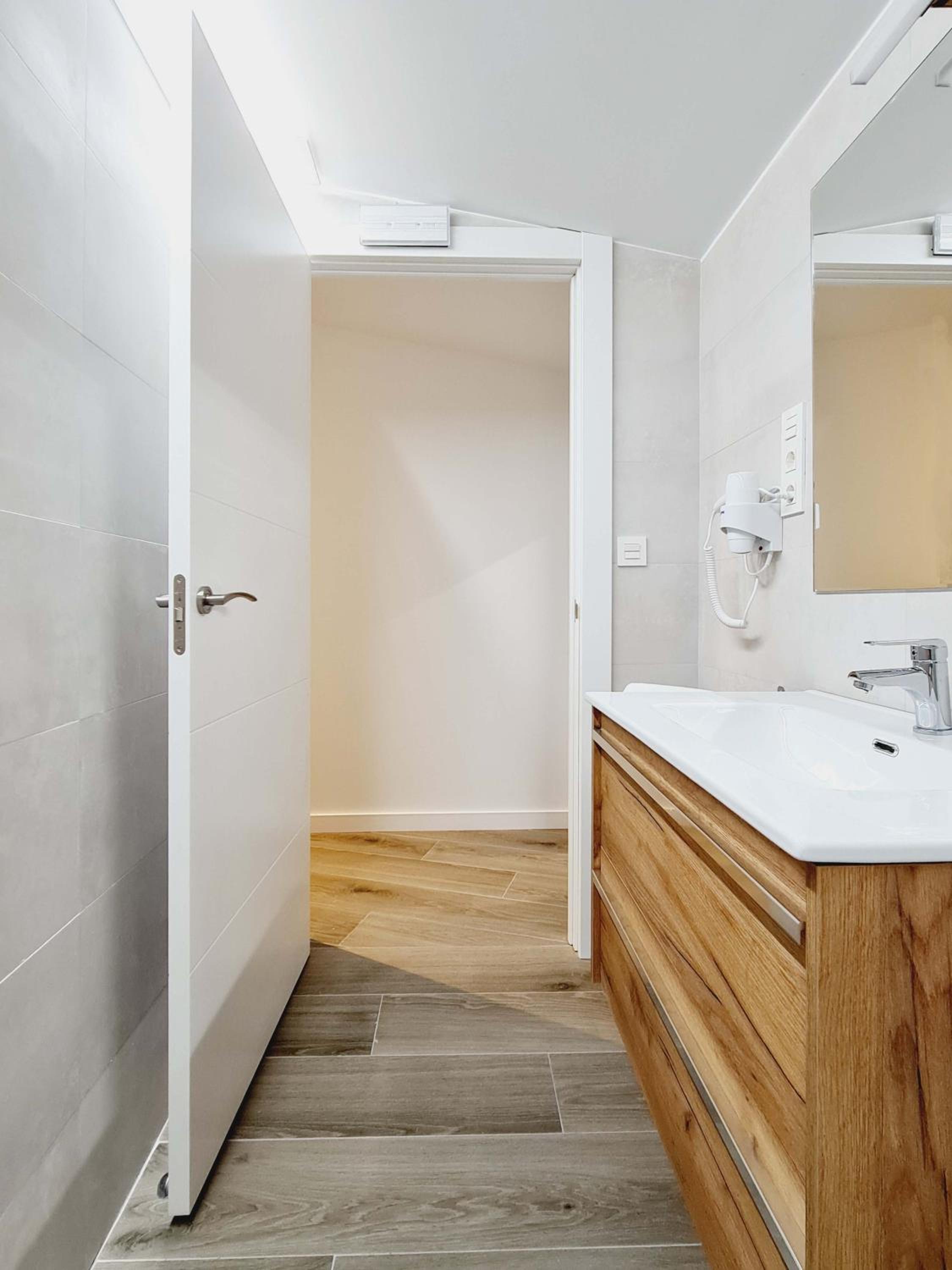 One-Bedroom Apartment - Photo 43
