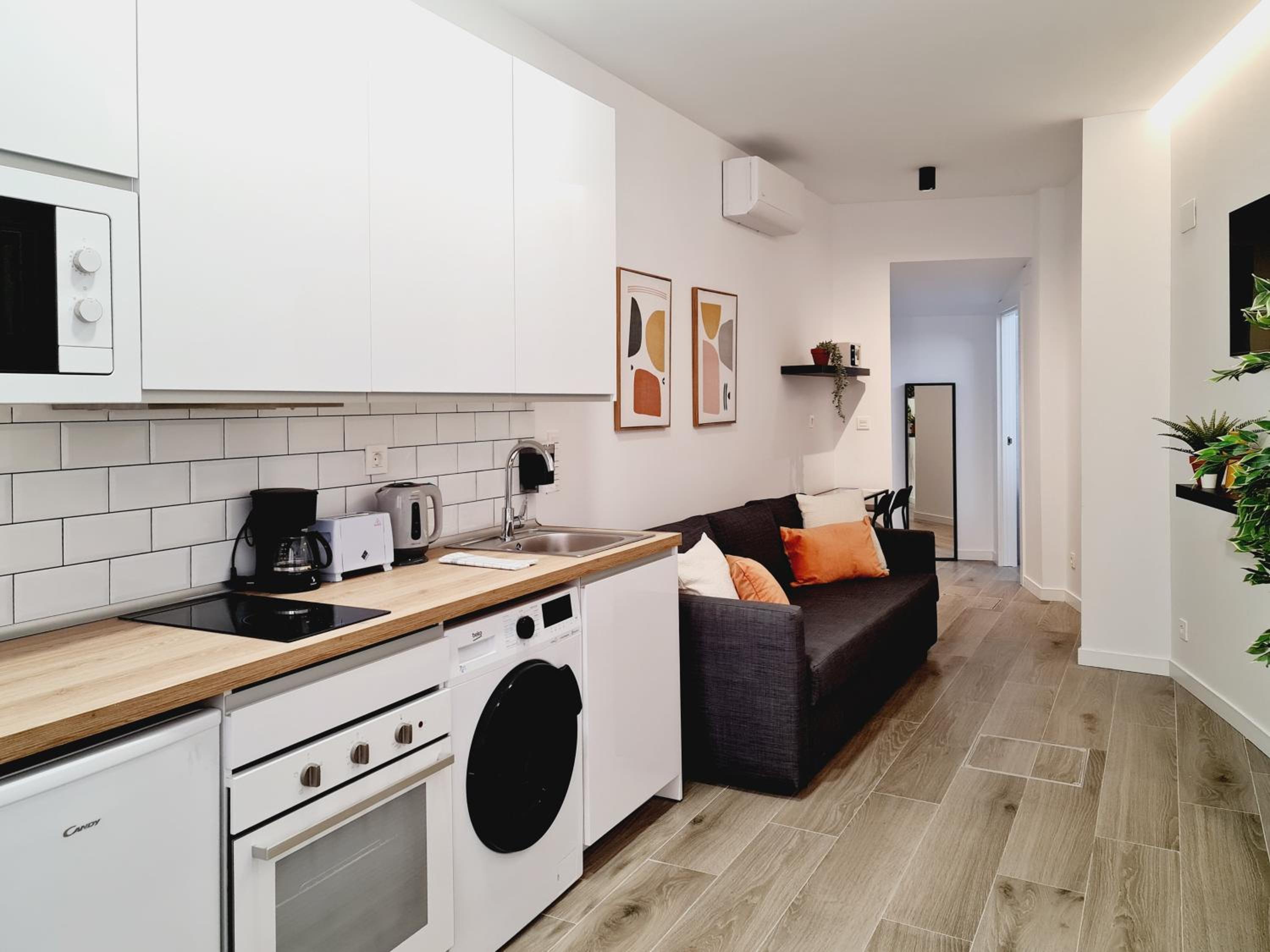 One-Bedroom Apartment - Photo 28