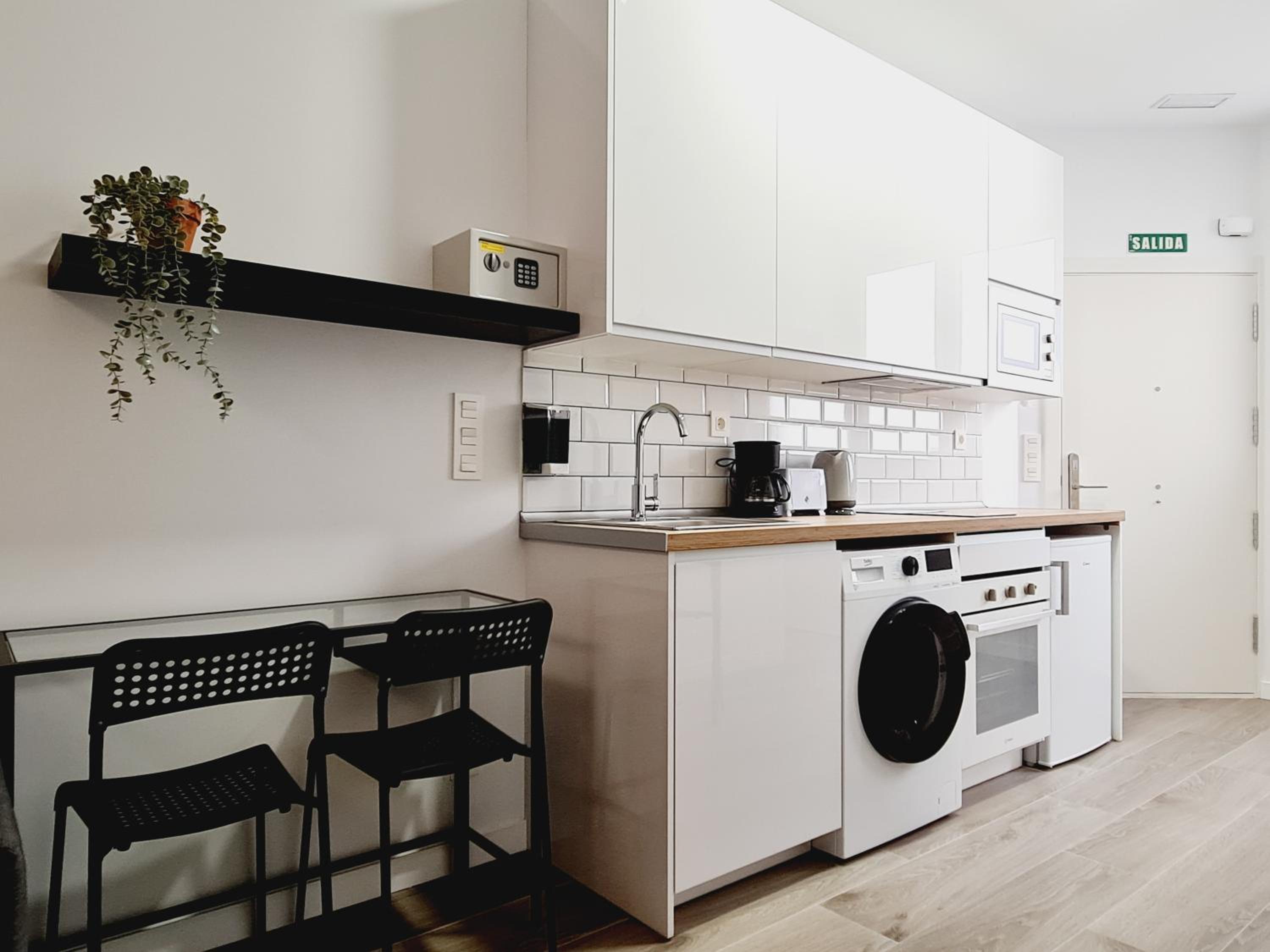 One-Bedroom Apartment - Photo 7