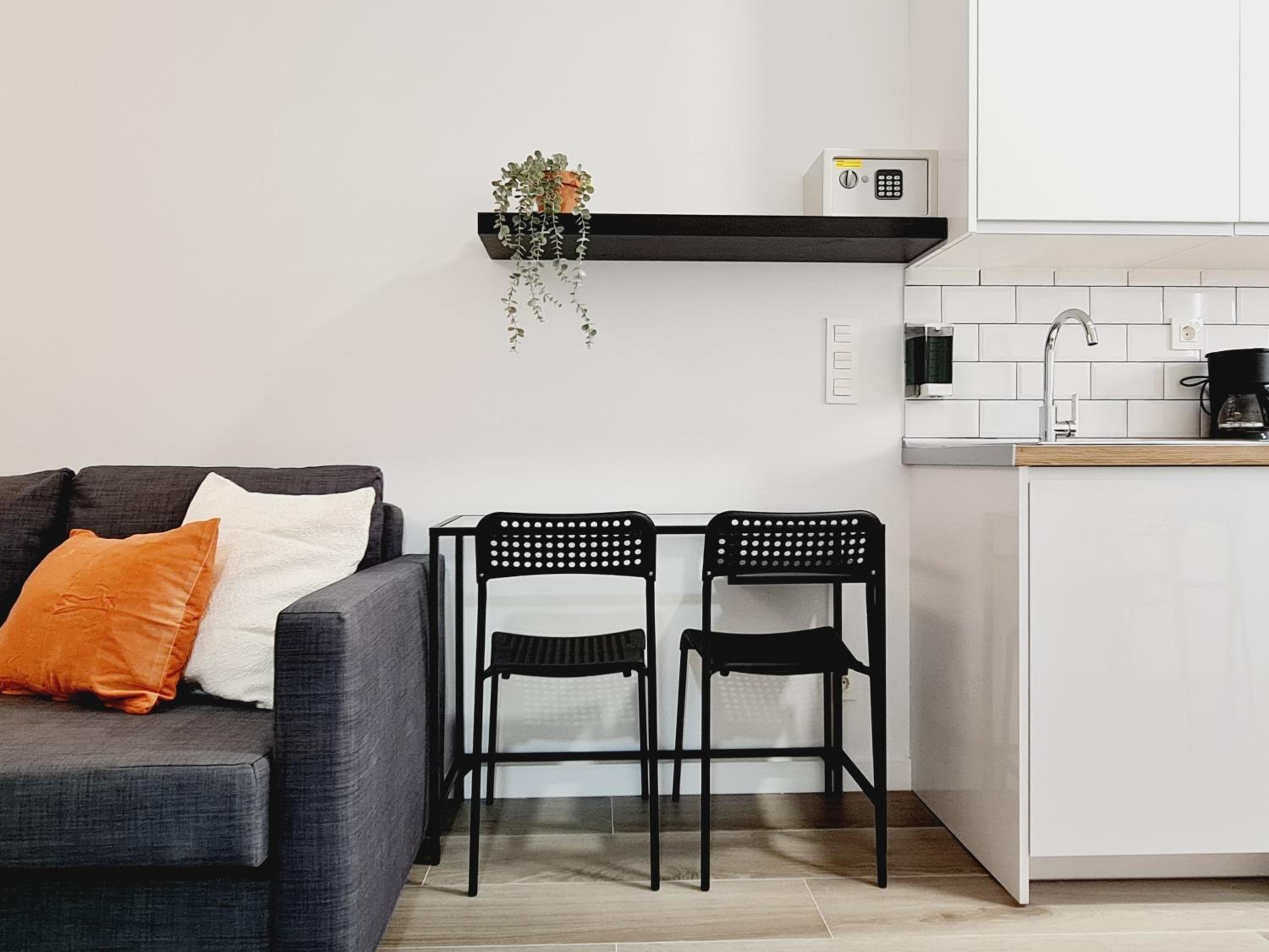 One-Bedroom Apartment - Photo 6