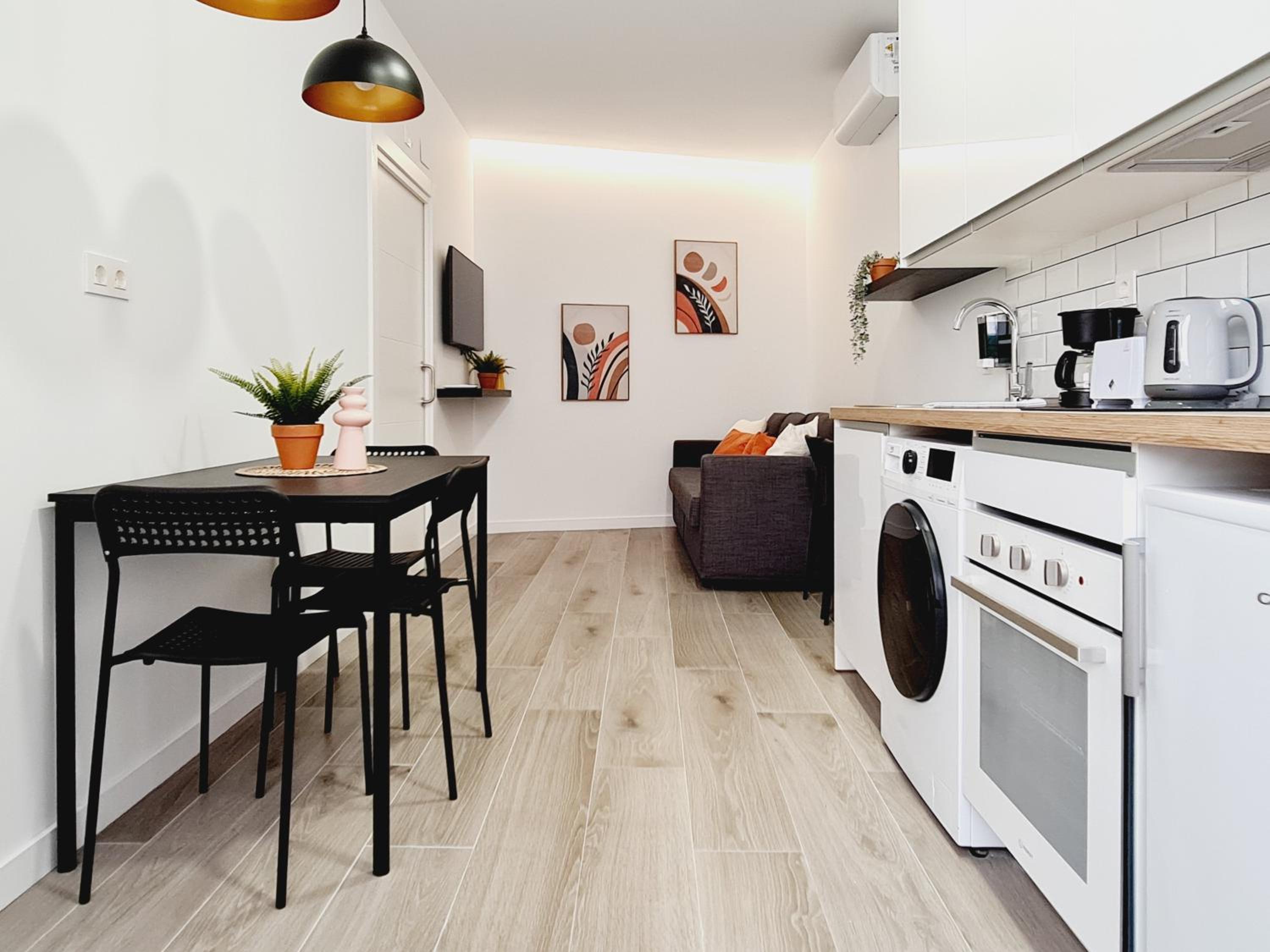One-Bedroom Apartment - Photo 2