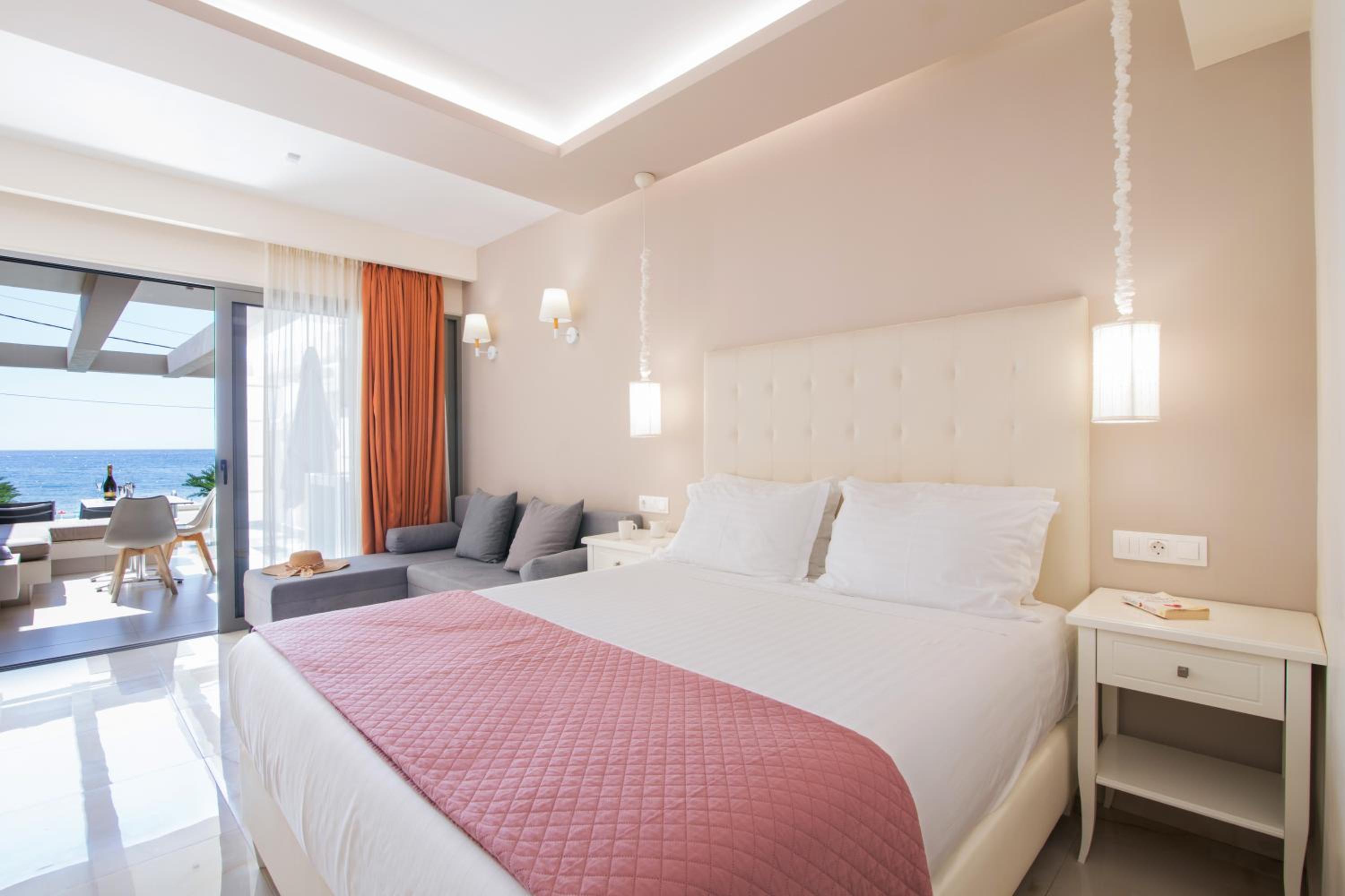 Junior Suite with Private Pool photo 3