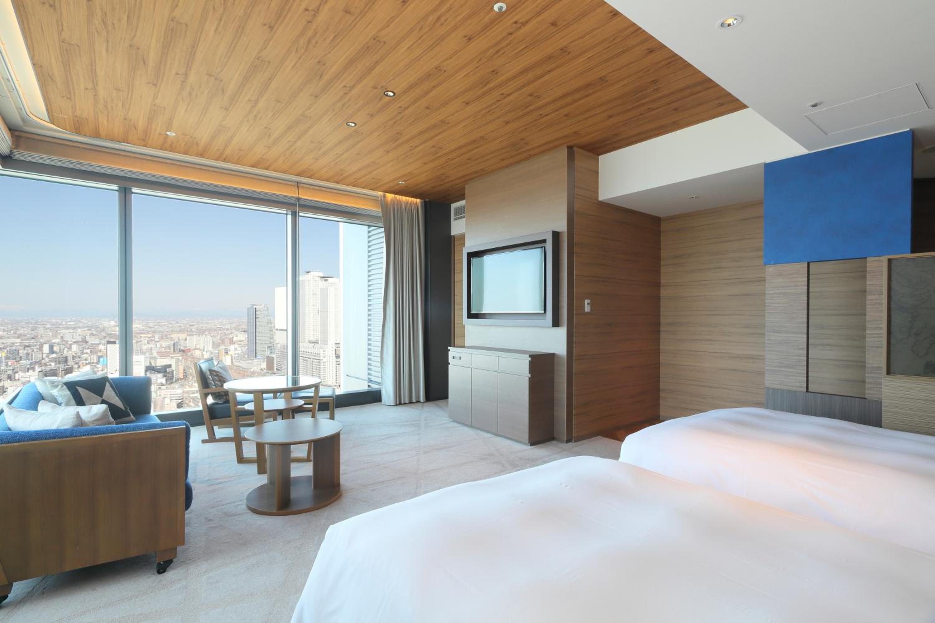 Deluxe Corner Twin Room with Nagoya Station View & Club Lounge Access ( 3 adult )