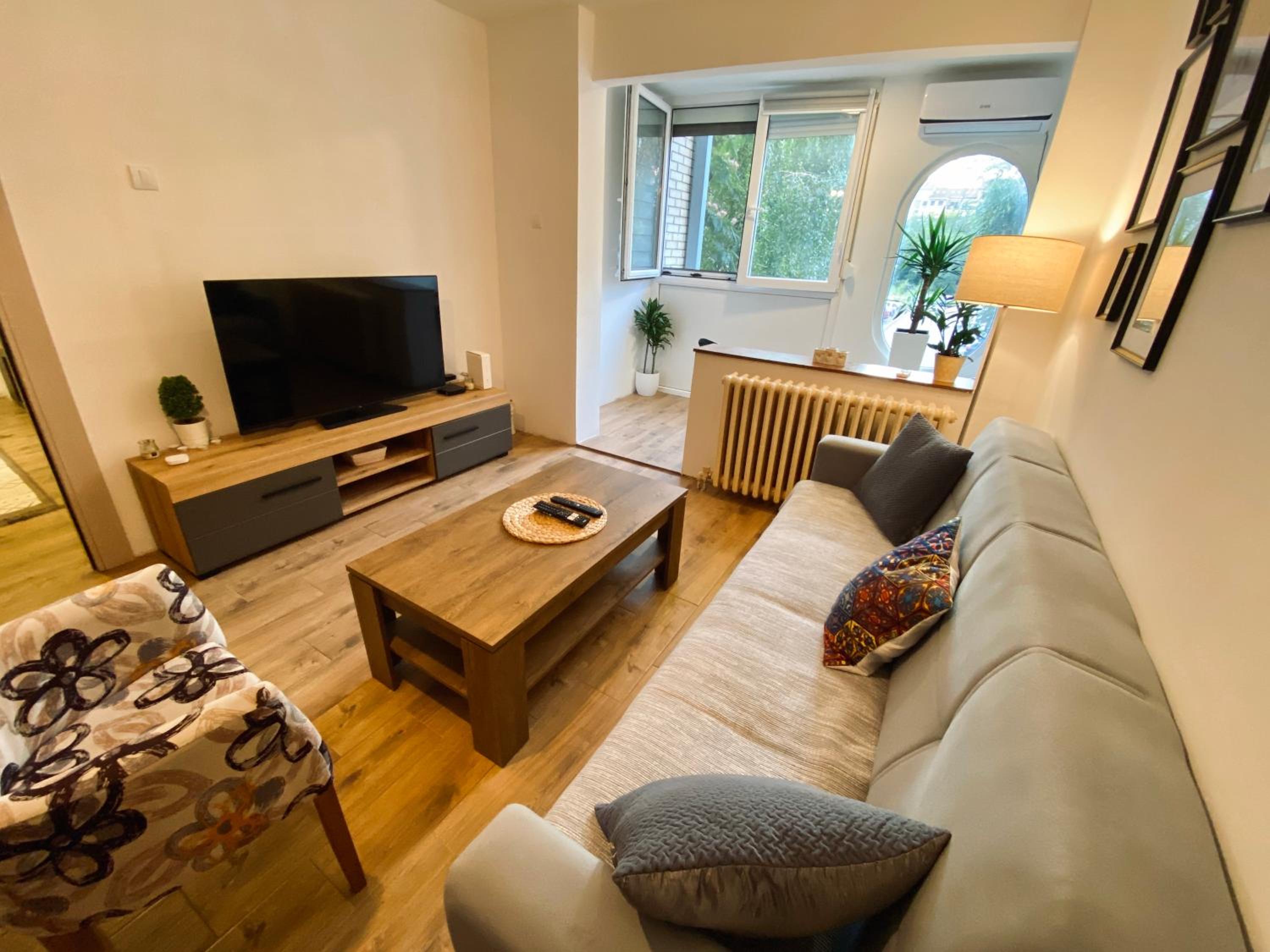 One-Bedroom Apartment photo 1