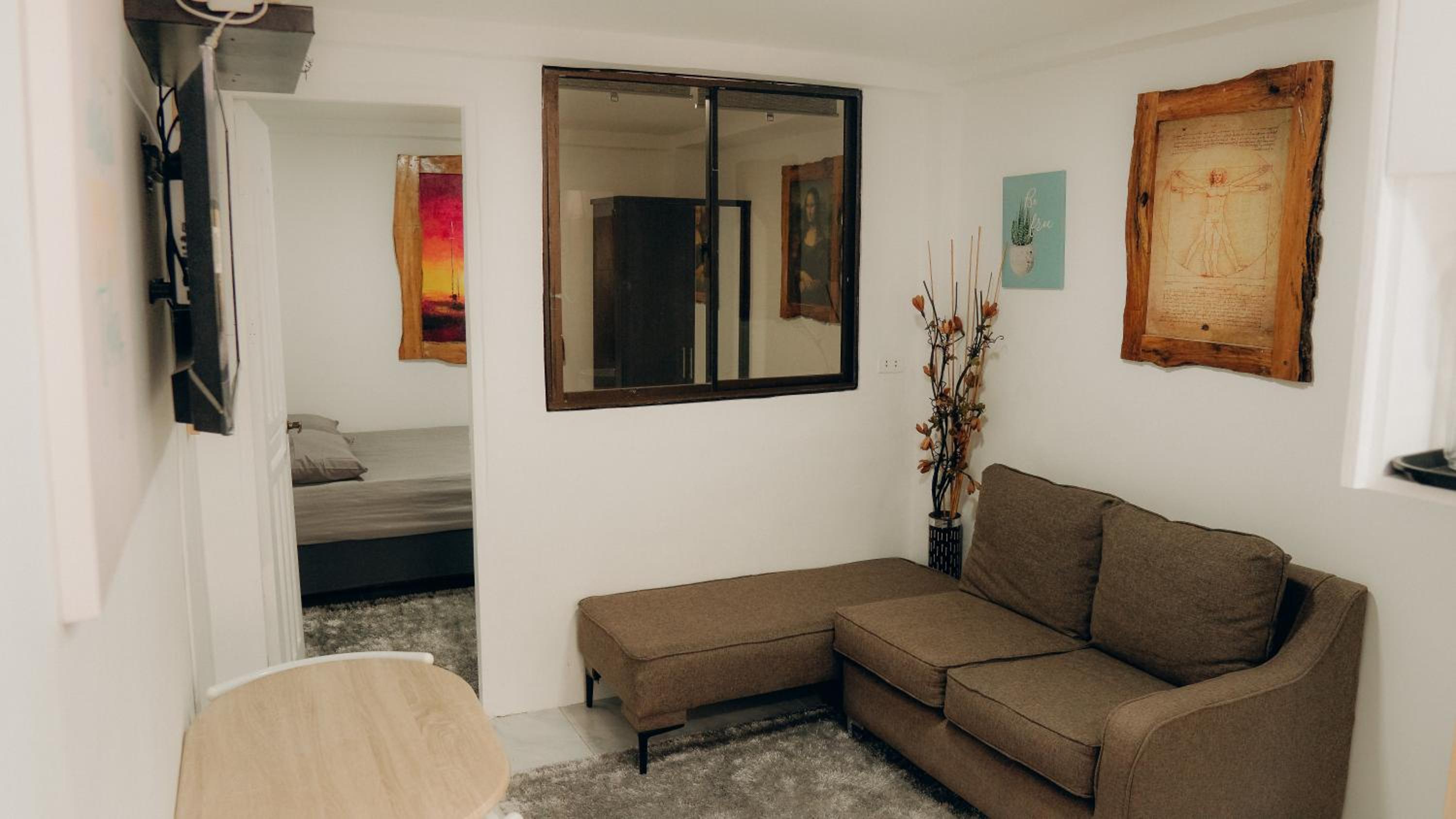 One-Bedroom Apartment photo 3