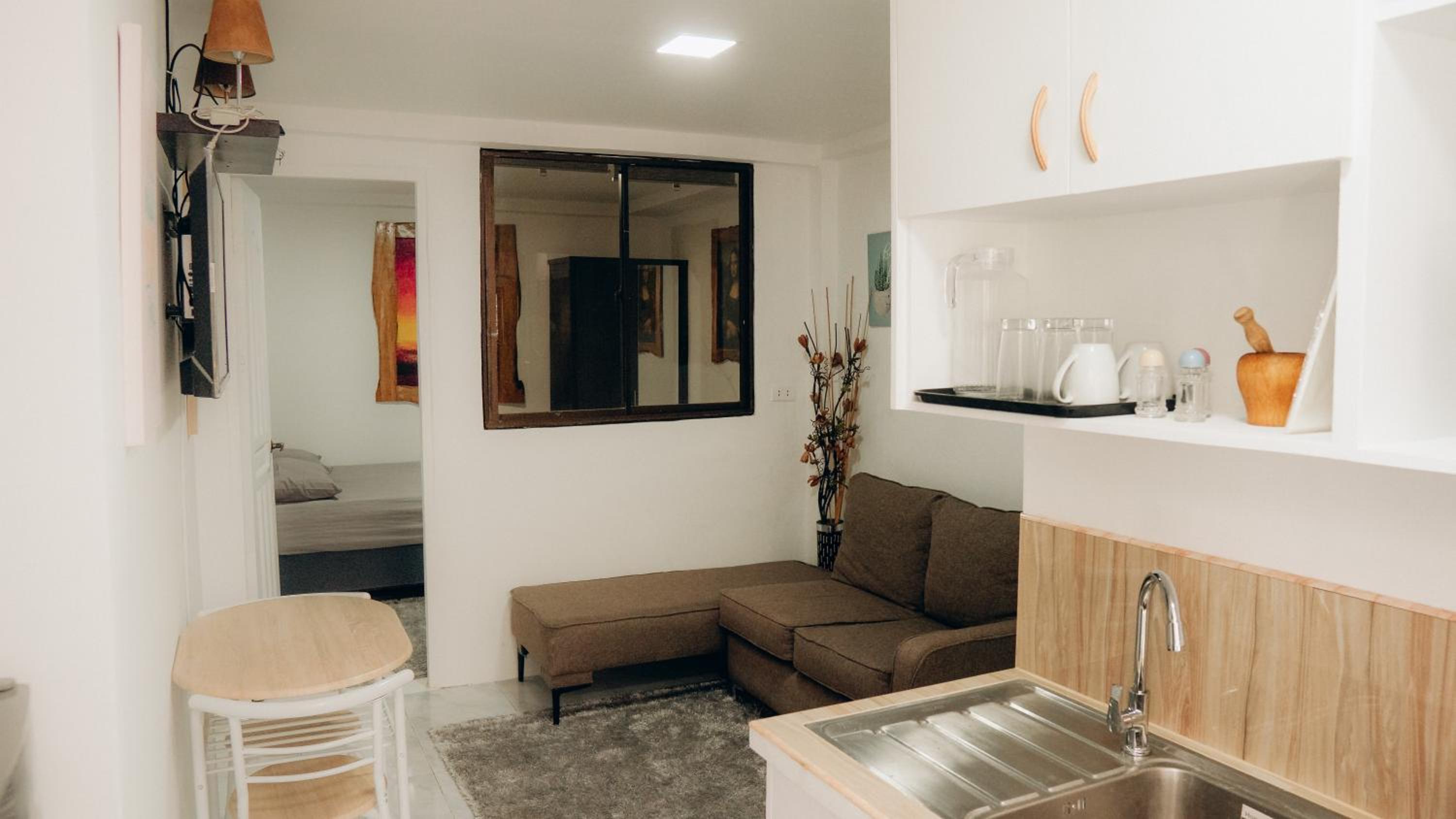 One-Bedroom Apartment photo 2