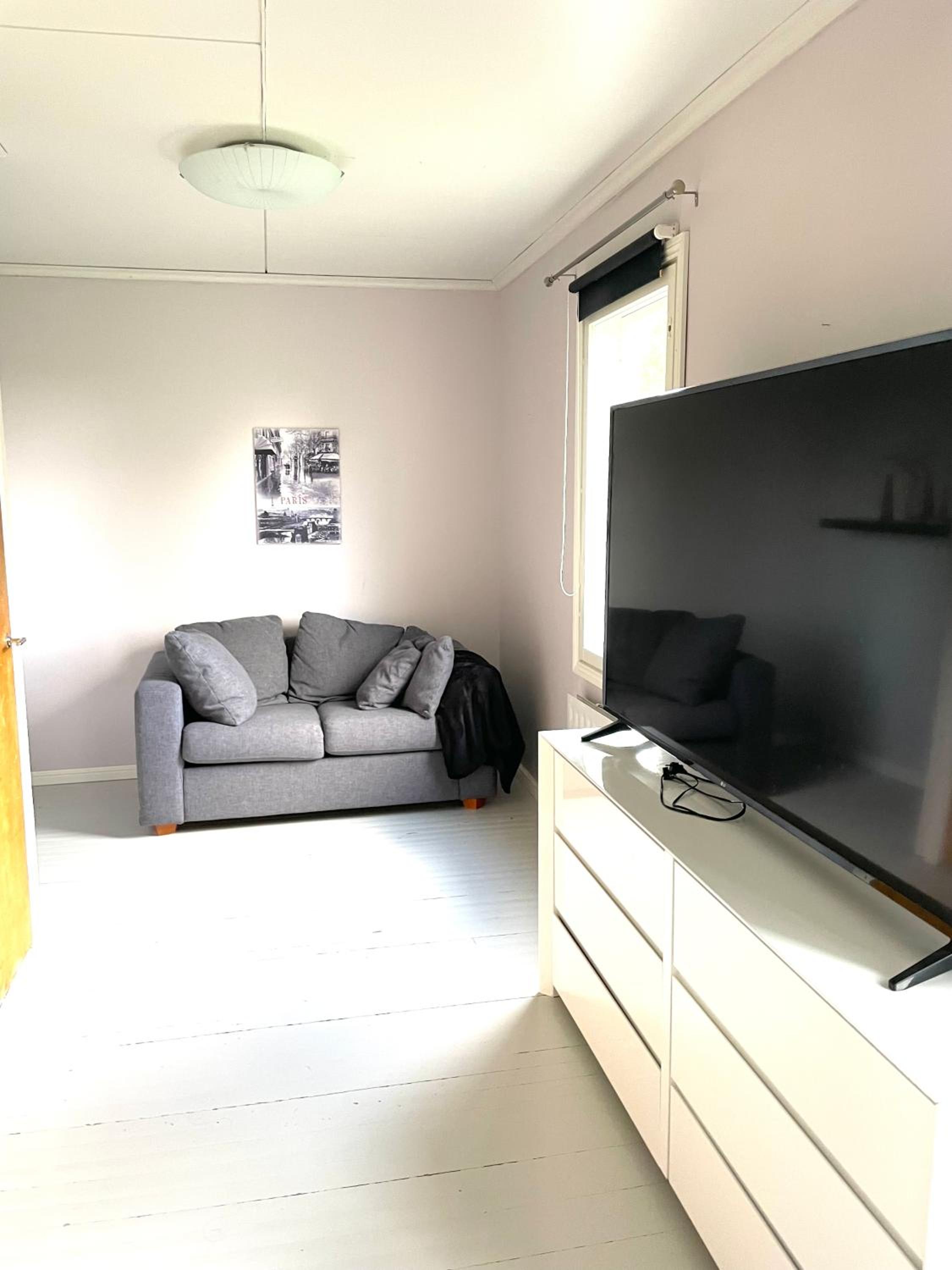 One-Bedroom Apartment with Lake View - Photo 1