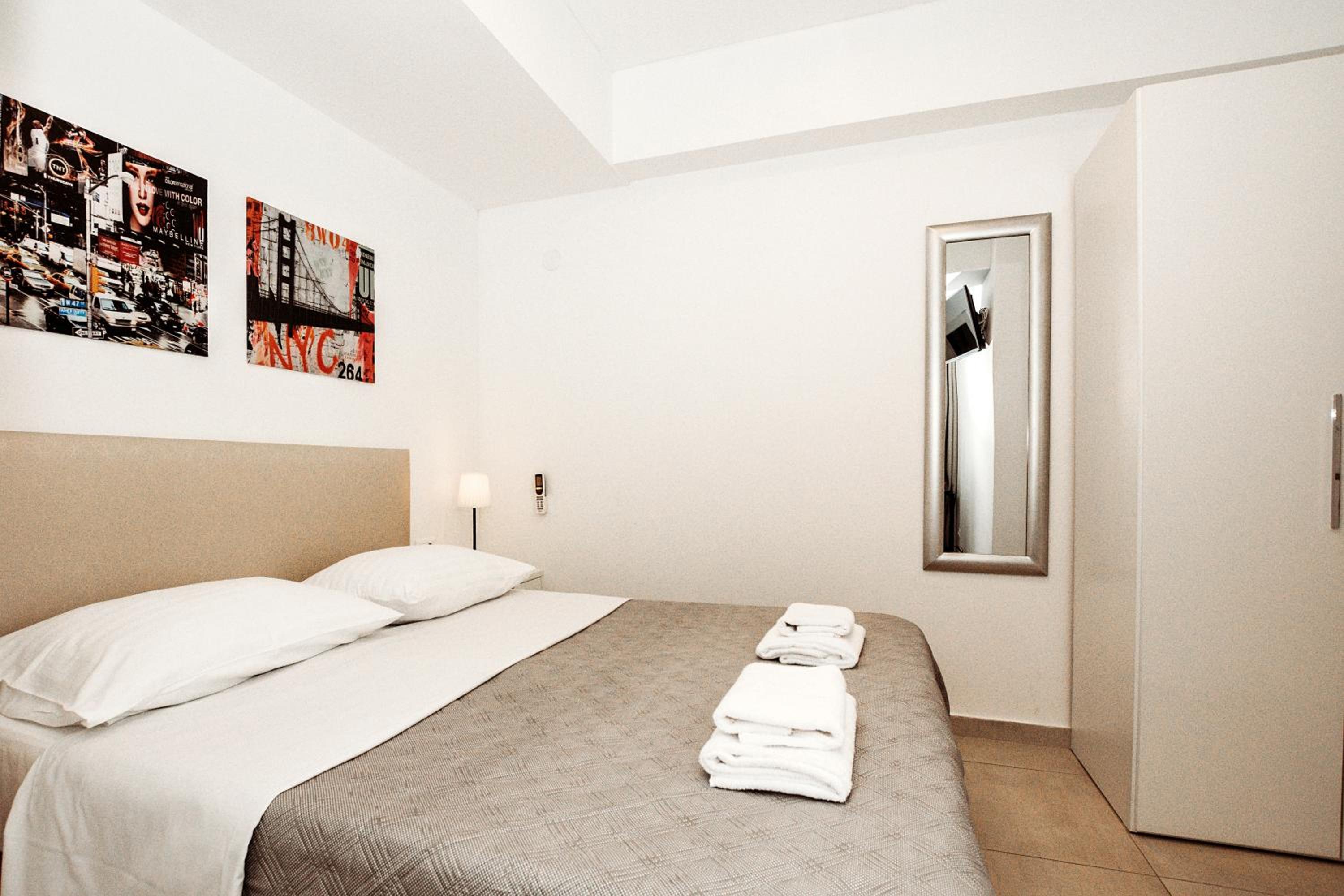 Economy Double Room - Photo 10